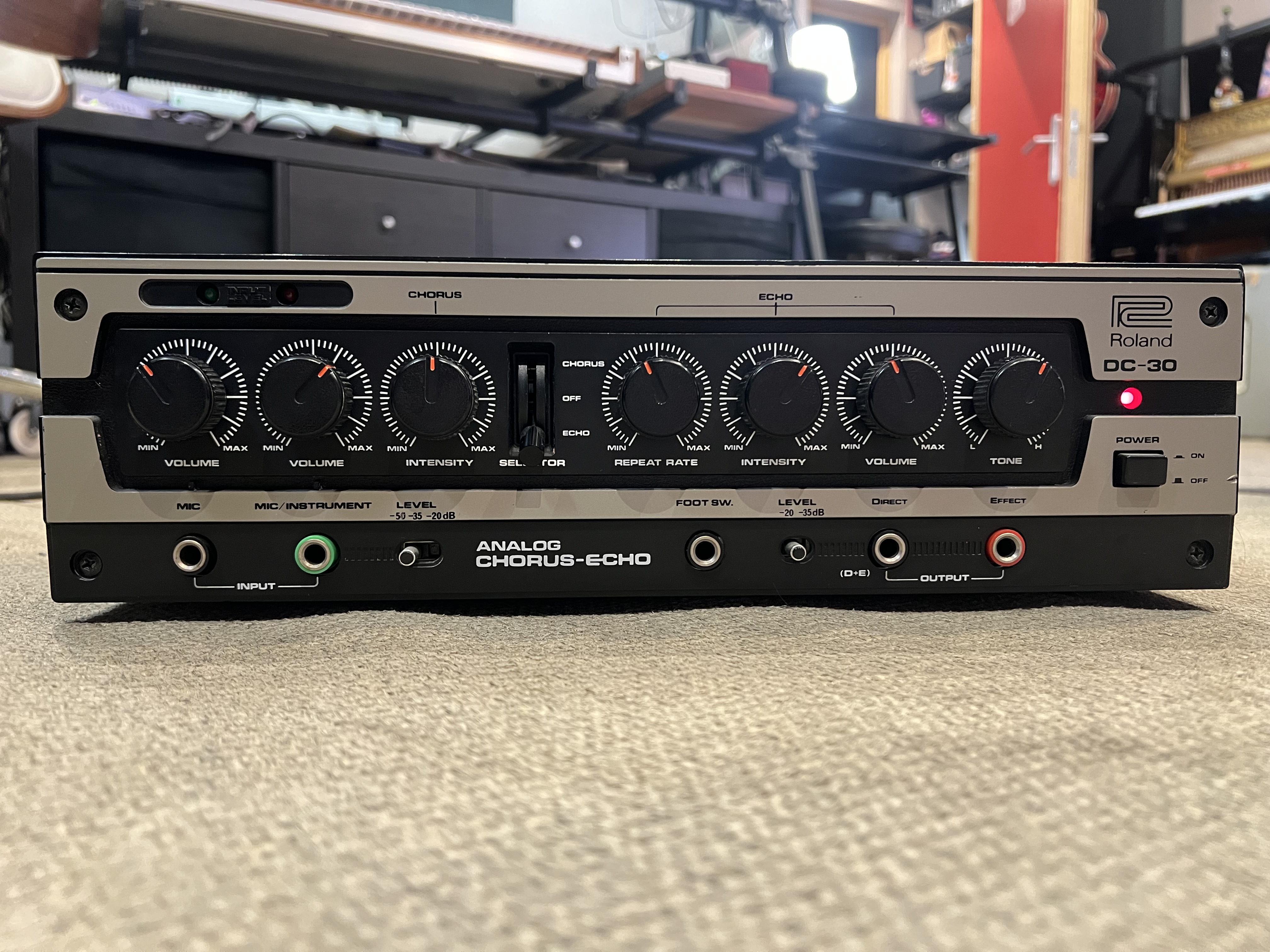 ROLAND DC-30 CHORUS-ECHO