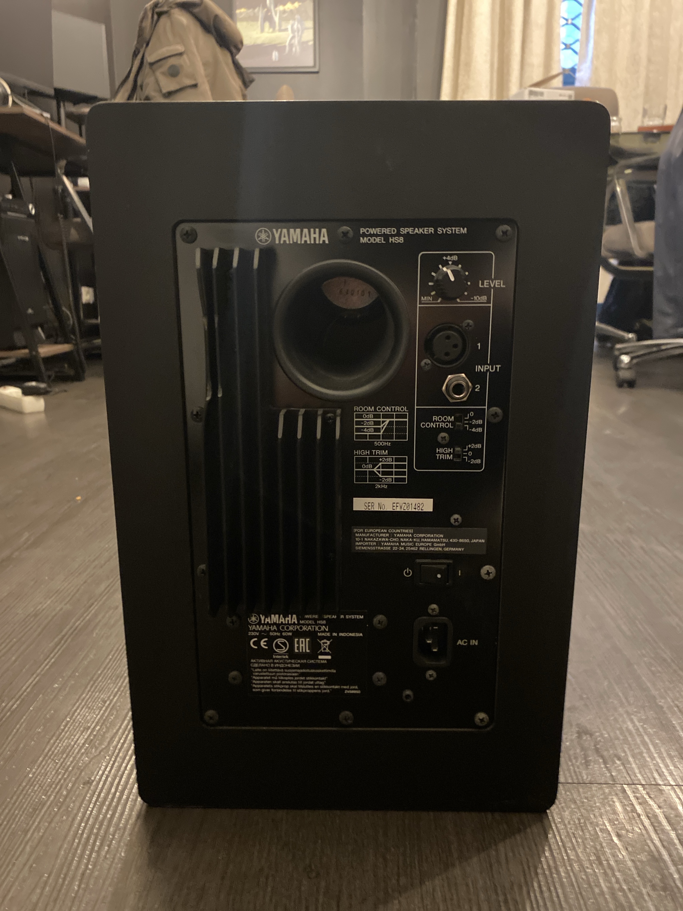 2 enceintes de monitoring actives Yamaha HS8 (la paire)