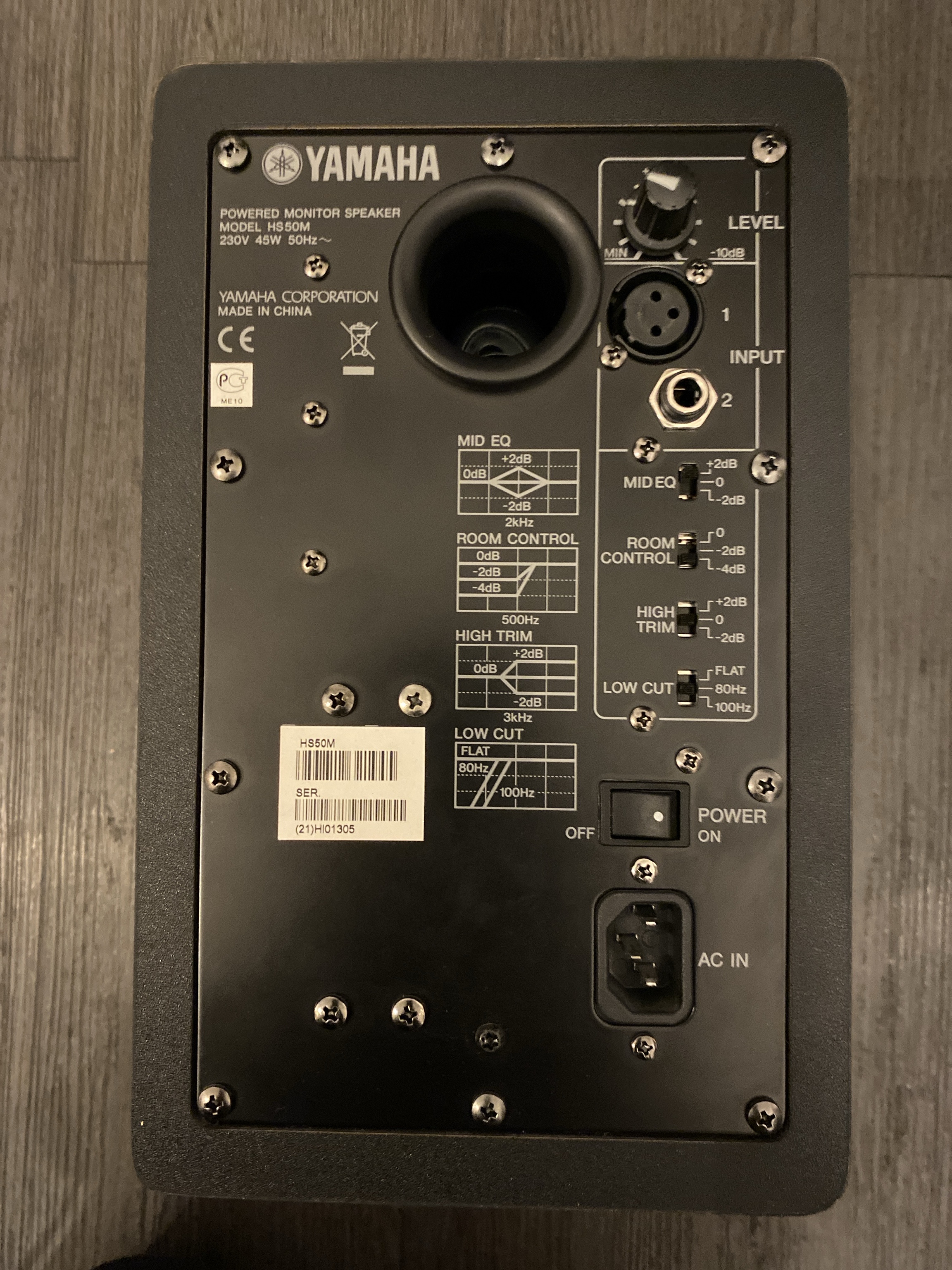 4 enceintes de monitoring Yamaha HS50M, largement utilisées en studio audio, post-production, voix off et montage.