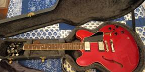 GIBSON ES335 PLAIN CHERRY.