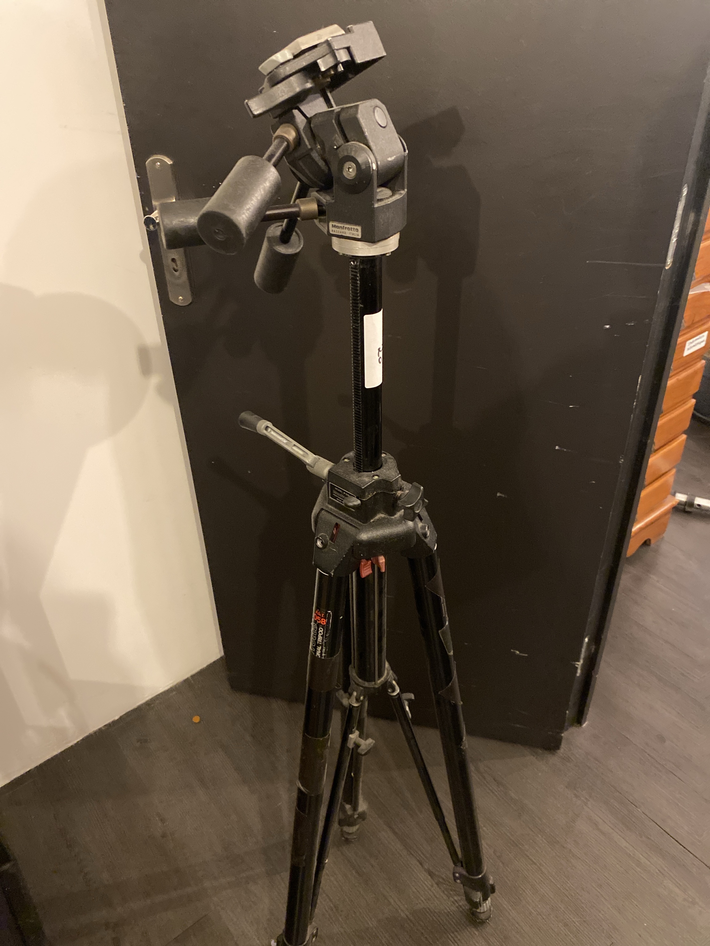 Pied de caméra vidéo Manfrotto – tête fluide – fabrication italienne