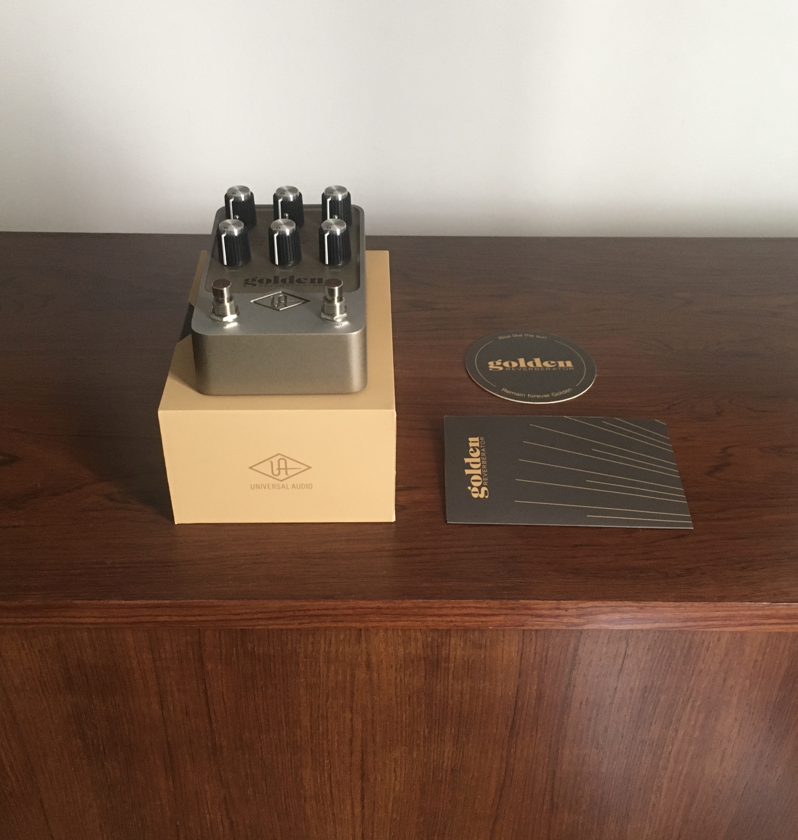 VENDS UNIVERSAL AUDIO UAFX GOLDEN REVERBERATOR - PEDALE DE REVERBERATION STEREO - COMME NEUF