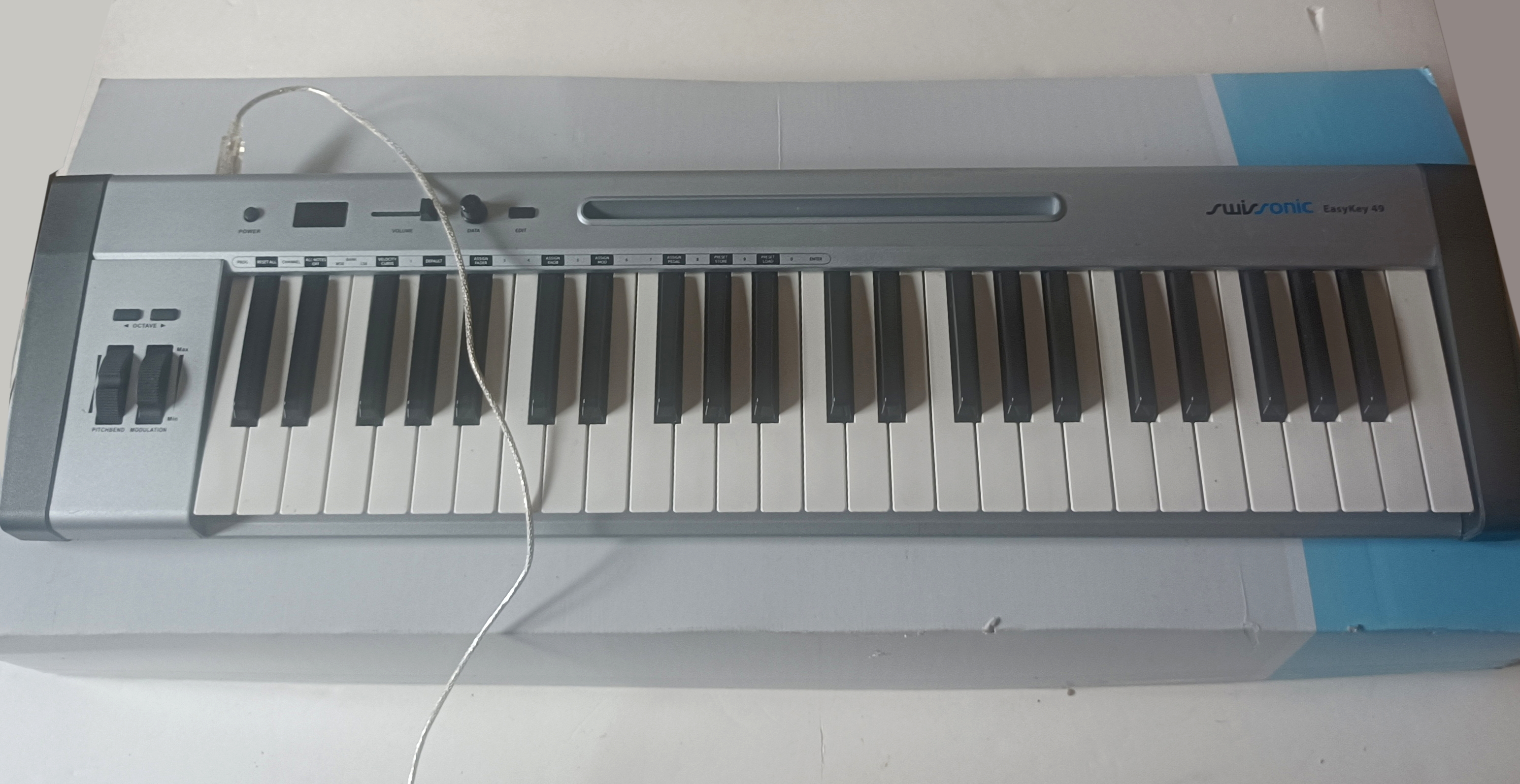 Vends clavier maître 4 octaves Swissonic Easykey 49 dans sa boîte d'origine