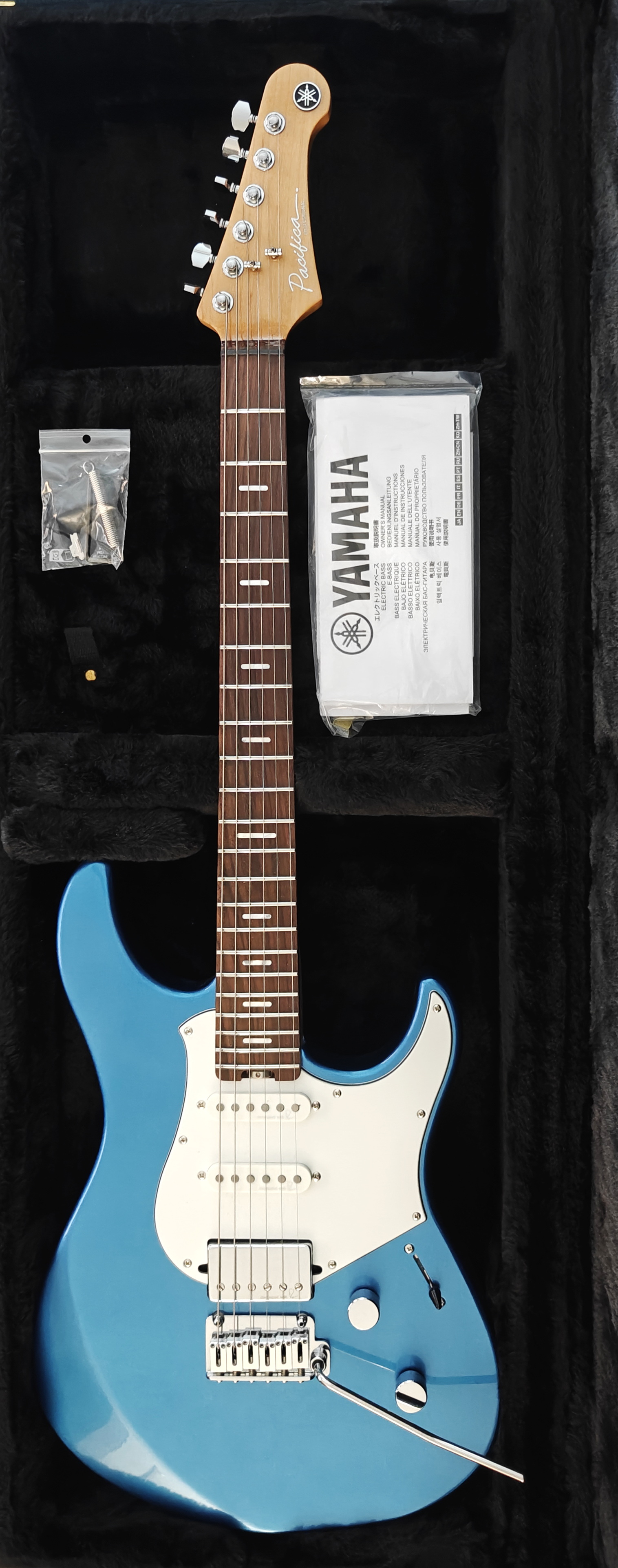 Yamaha Pacifica Professional PACP12 Sparcle Blue
