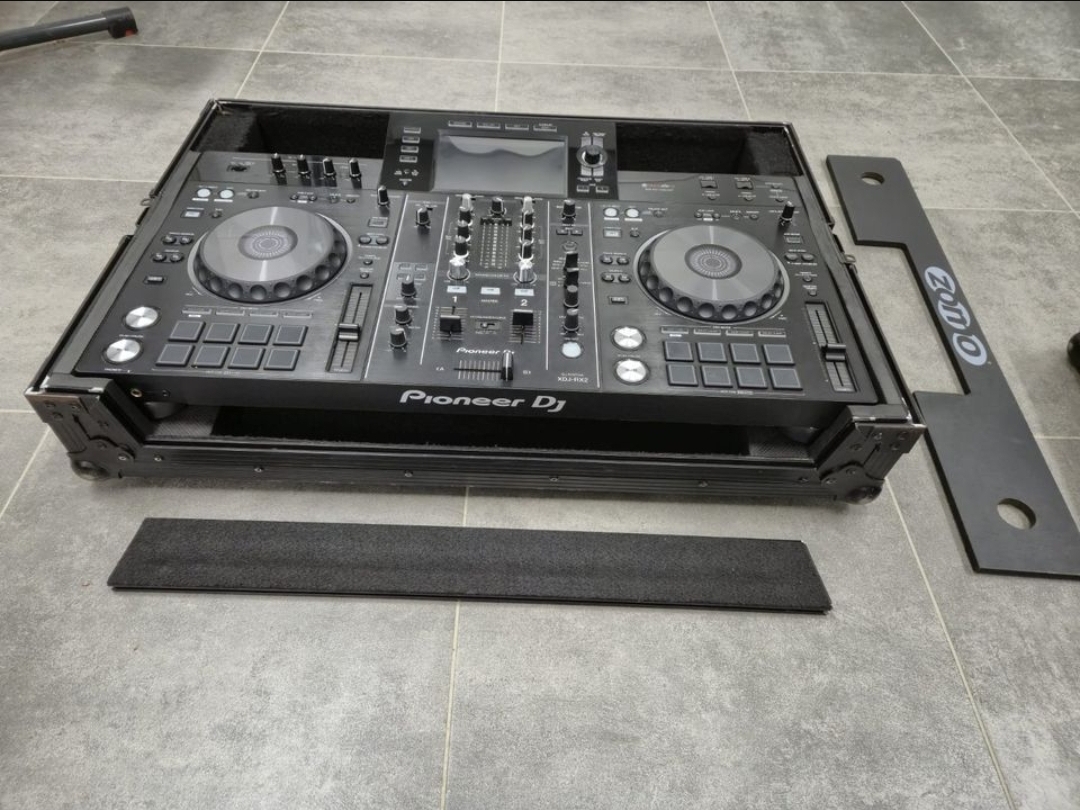 Pioneer XDJ-RX2 parfait etat et bien entretenu 