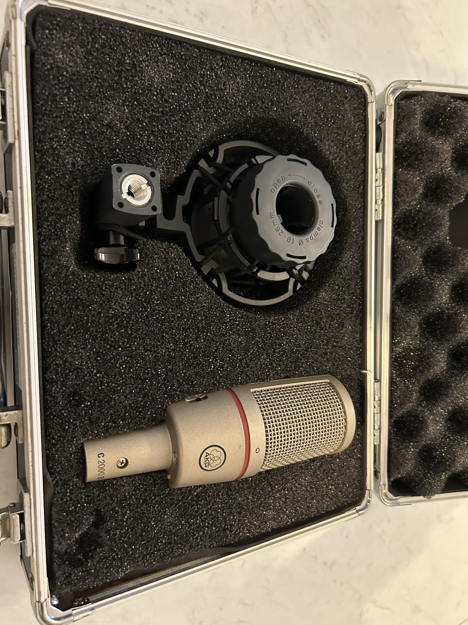 AKG C2000B
