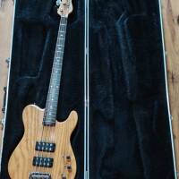 G&L ASAT Bass USA – Swamp Ash & Palissandre – État proche du neuf + Étui Moulé