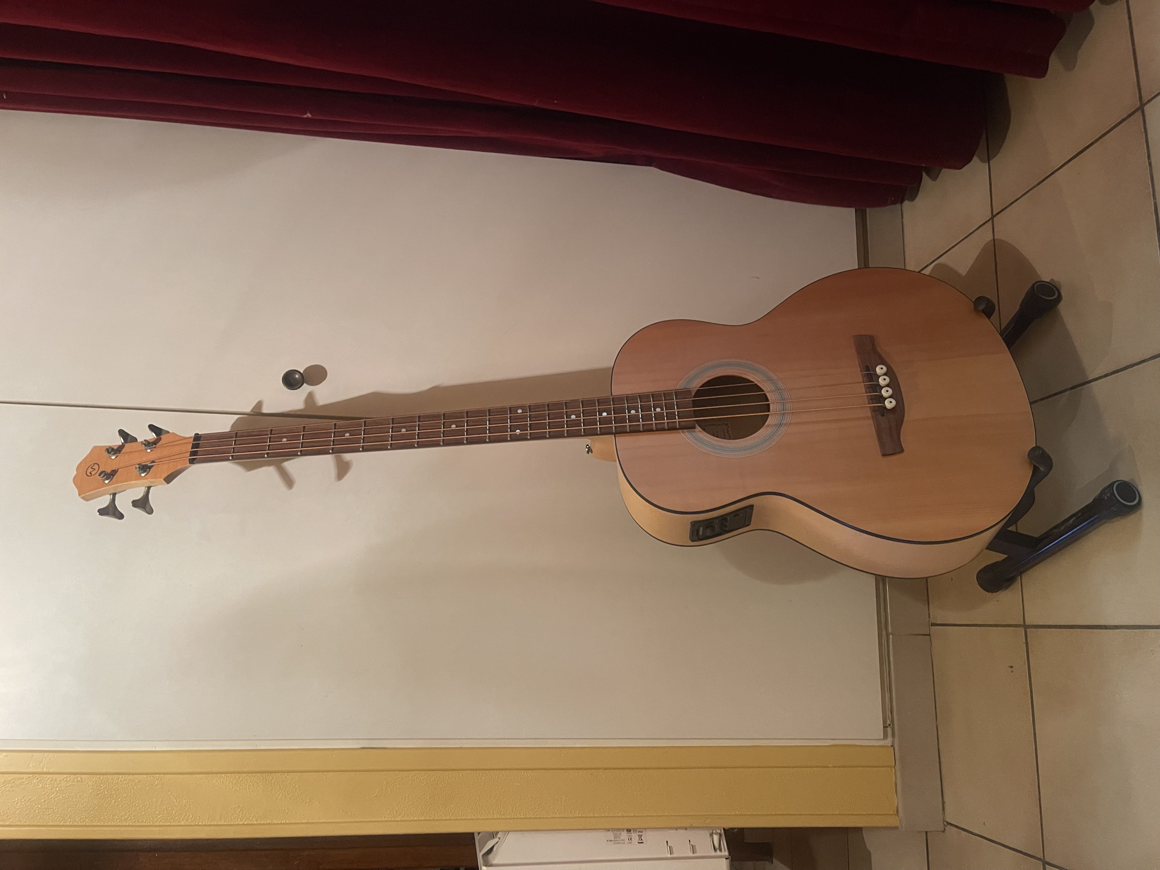 Guitare Basse électroacoustique Musikia 