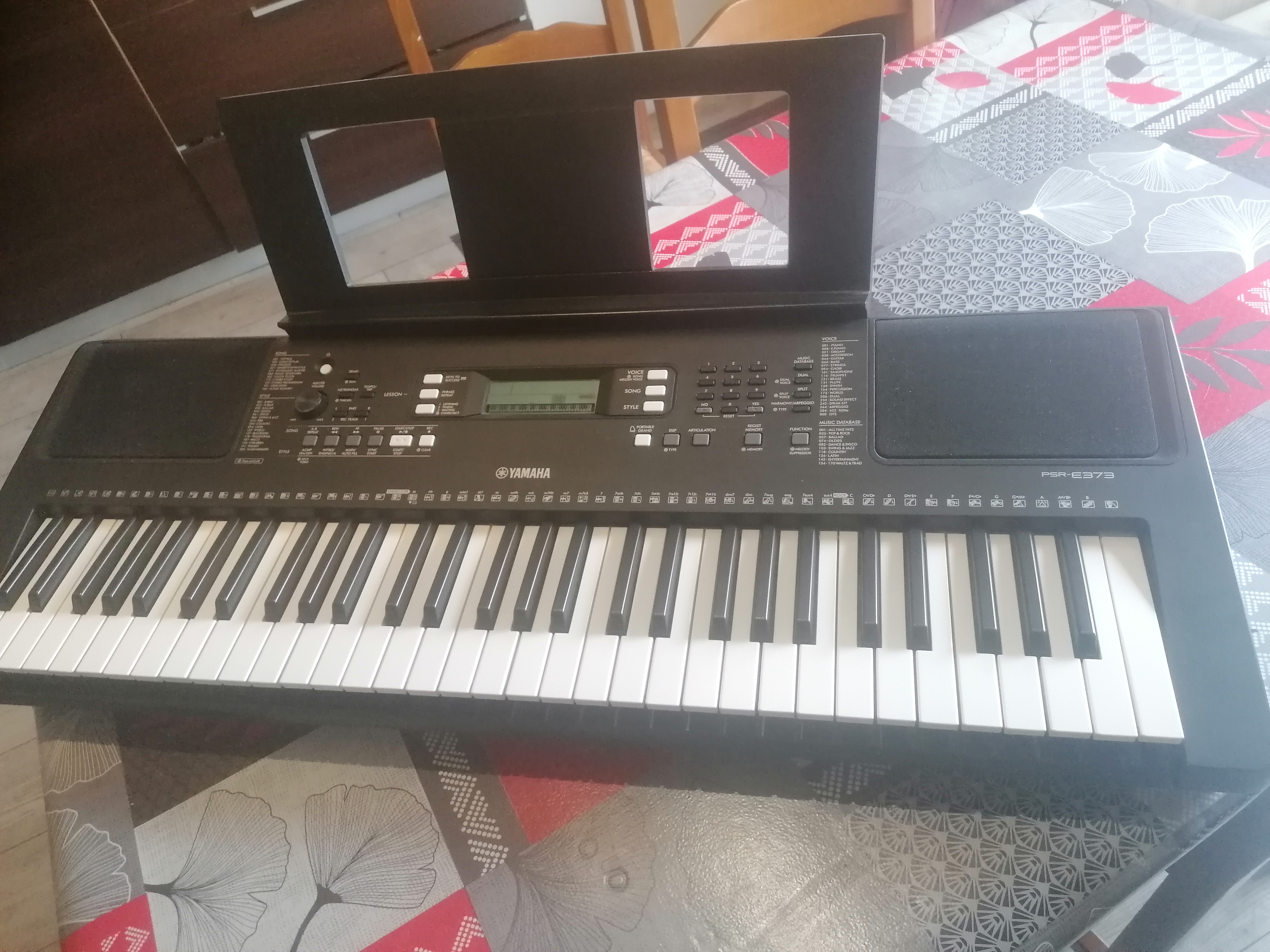 Vends Yamaha PSR-E373 