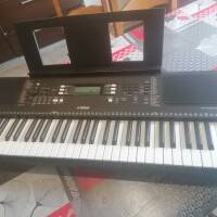 Vends Yamaha PSR-E373