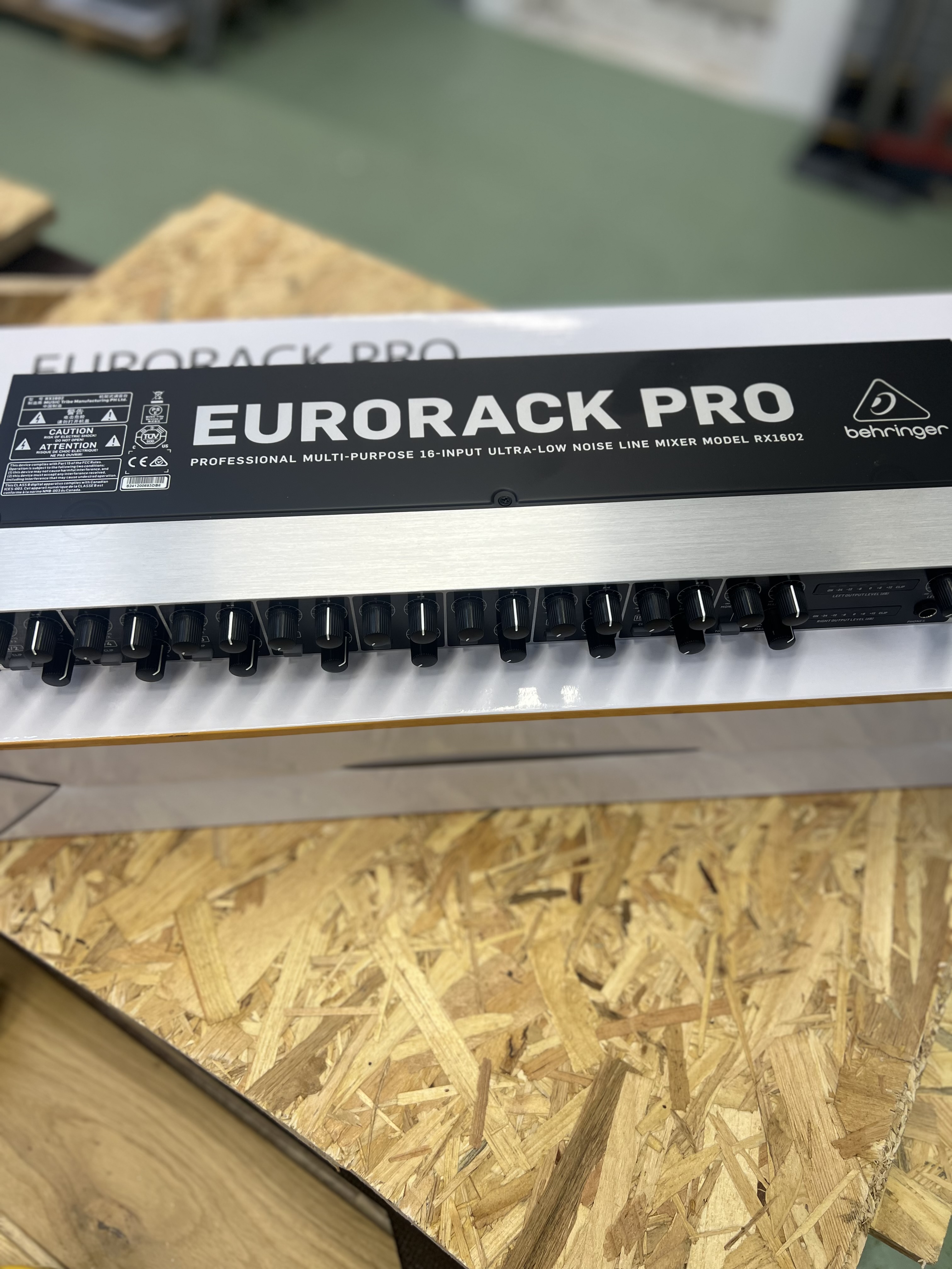 Vends Behringer RX 1602 V2