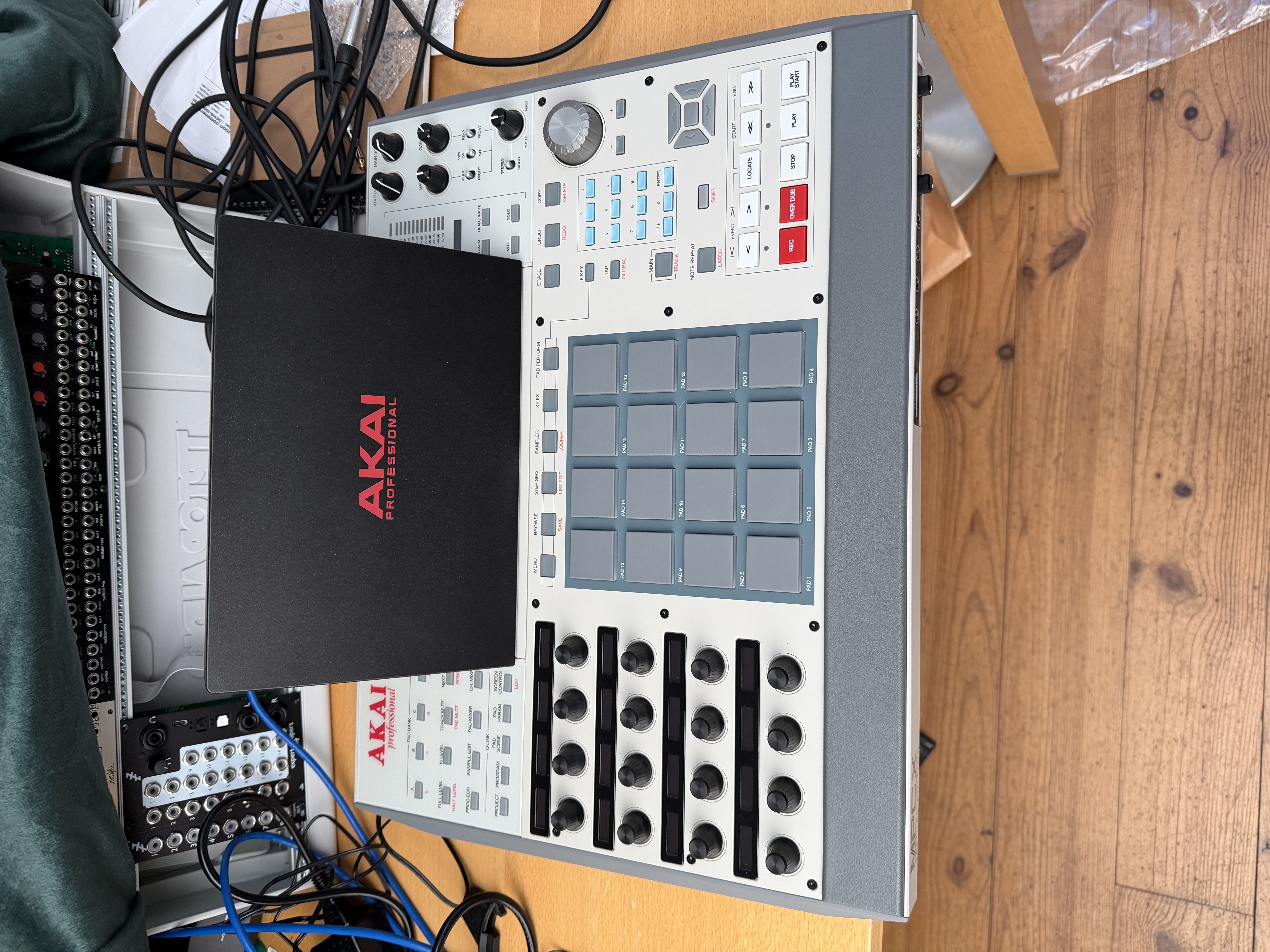 MPC X SE + SSD 2To comme neuf, utilisé 2 fois