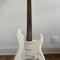Squier Sonic Strat HT Arctic White