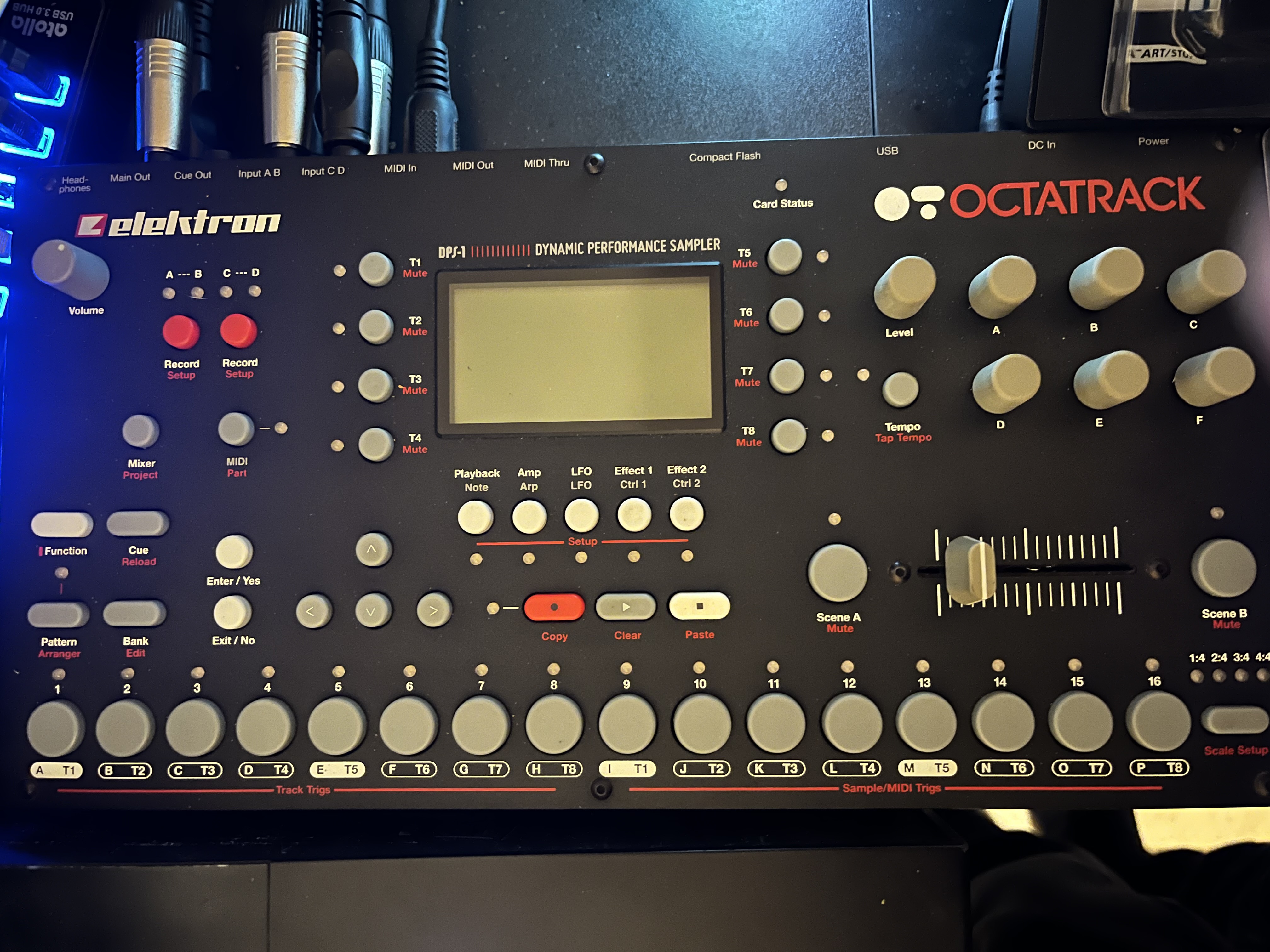 Vends Octatrack MK1 en parfait état 
