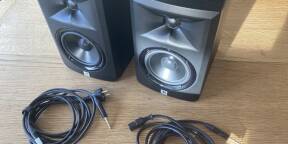 Paire d'enceintes JBL LSR305