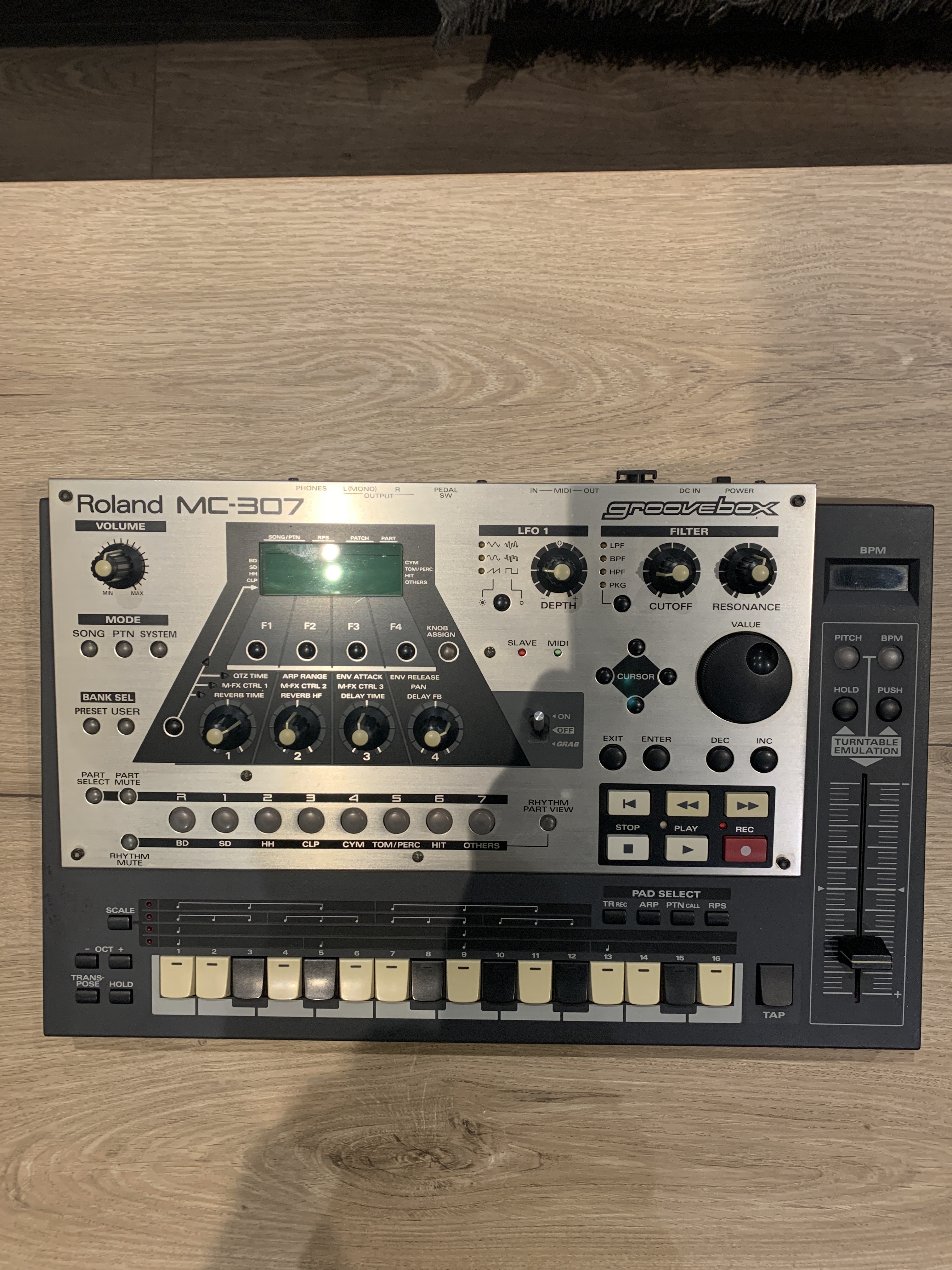 Vends Groovebox Roland MC 307