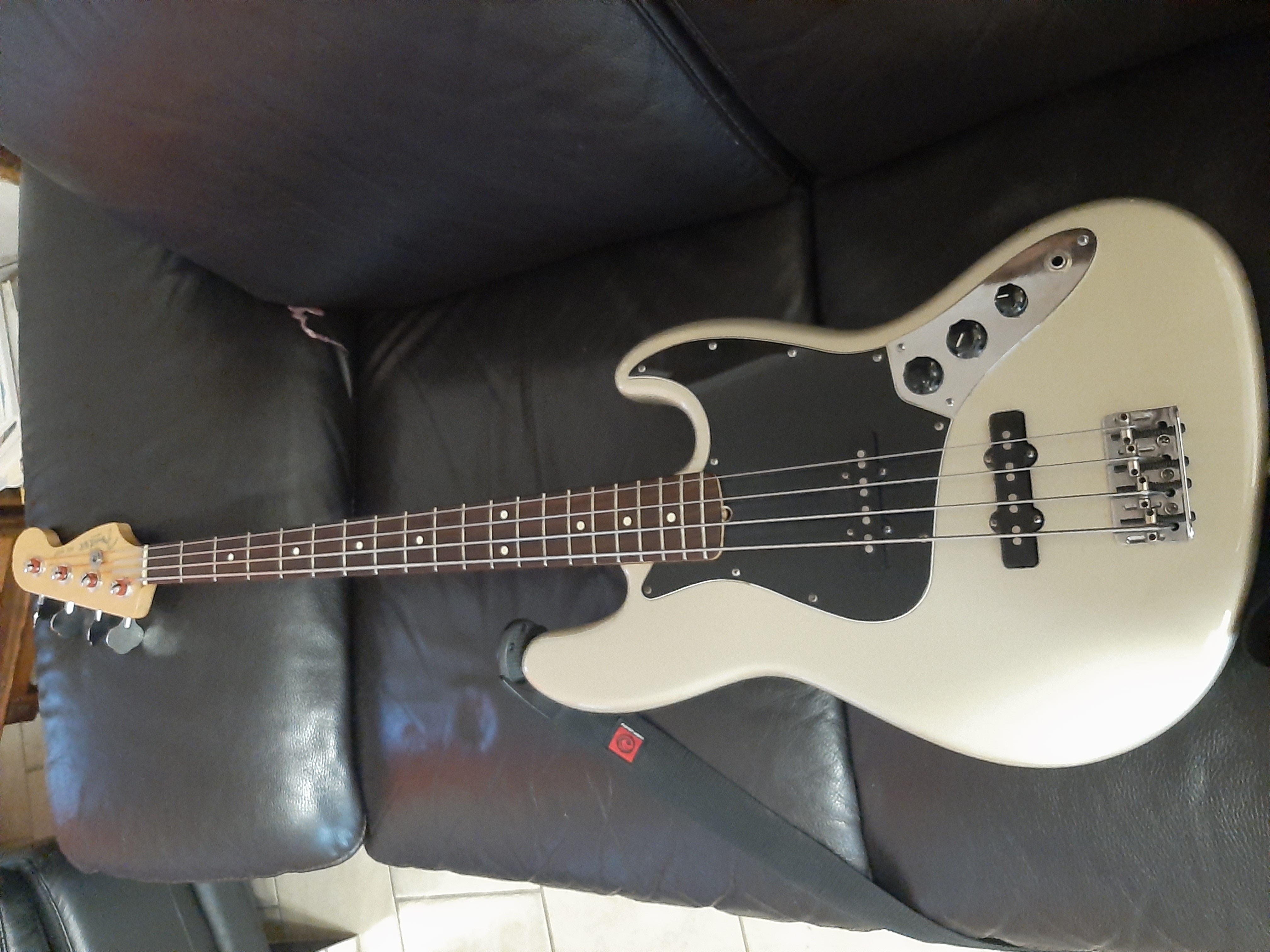 Vend Fender American Jazz Bass s-1