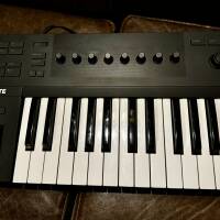 Native Instruments Kontrol A25