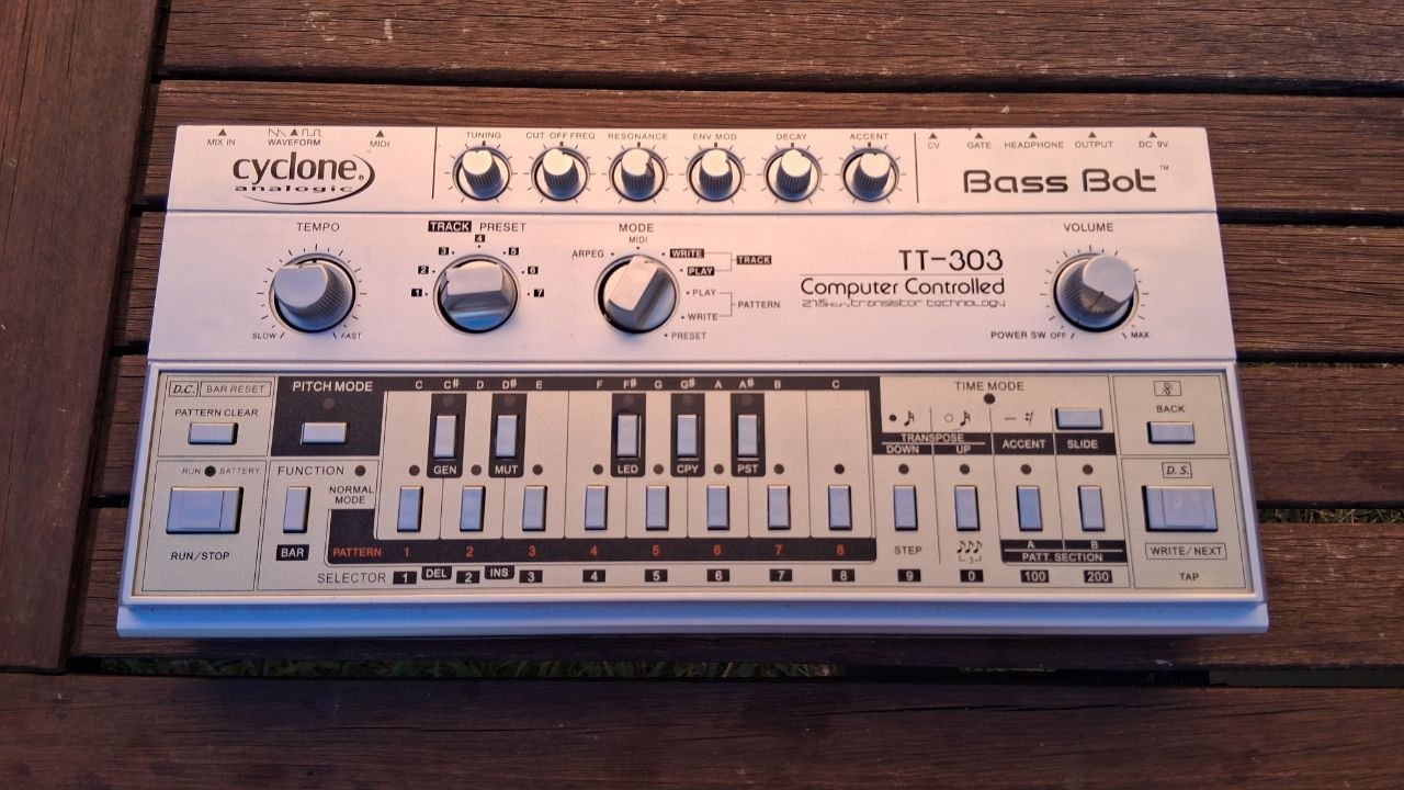 Cyclone Analogic Bass Bot TT-303 MK1