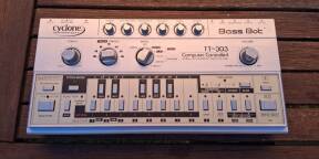 Cyclone Analogic Bass Bot TT-303 MK1
