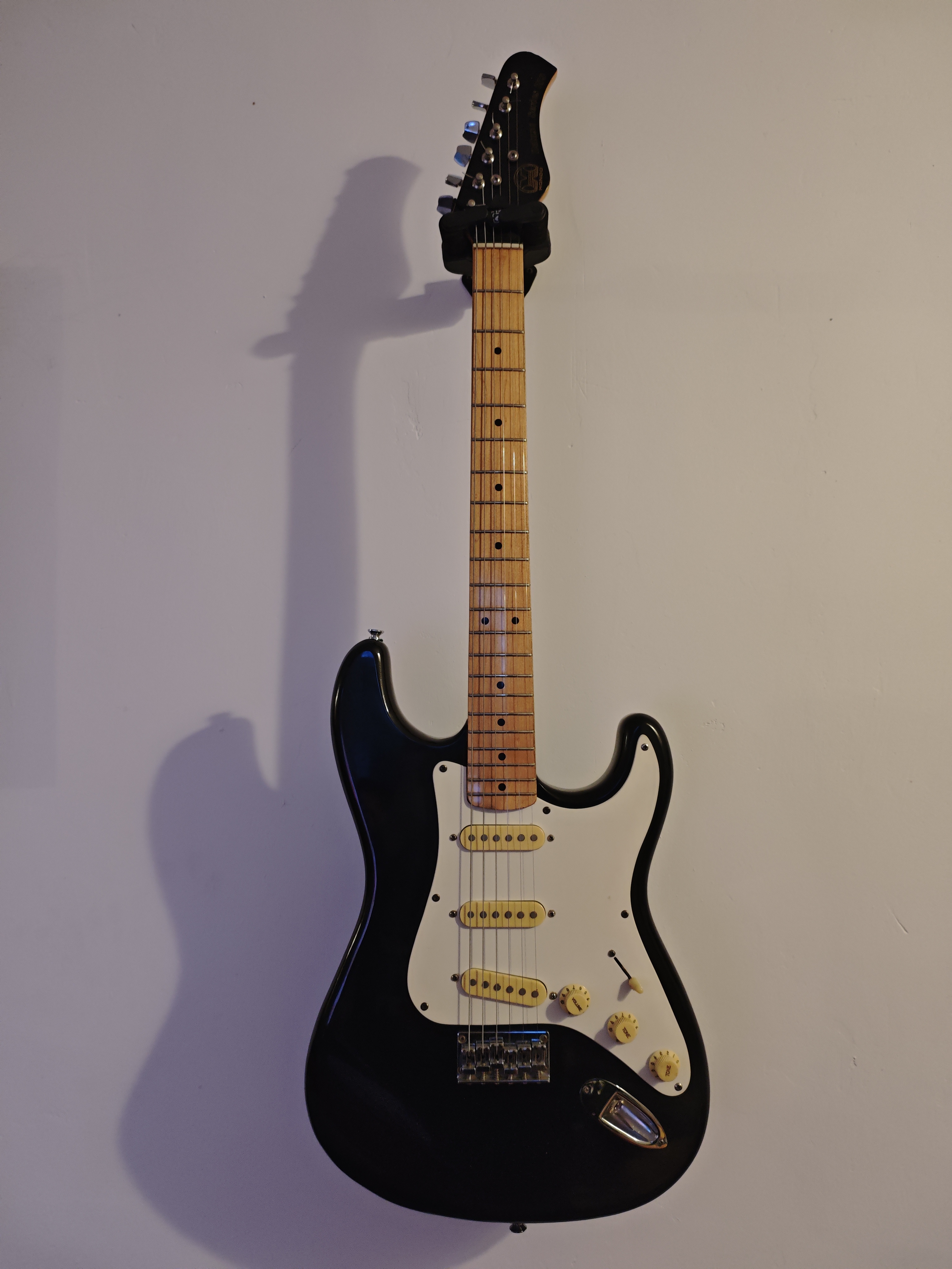 Guitare stratocaster Hondo Deluxe