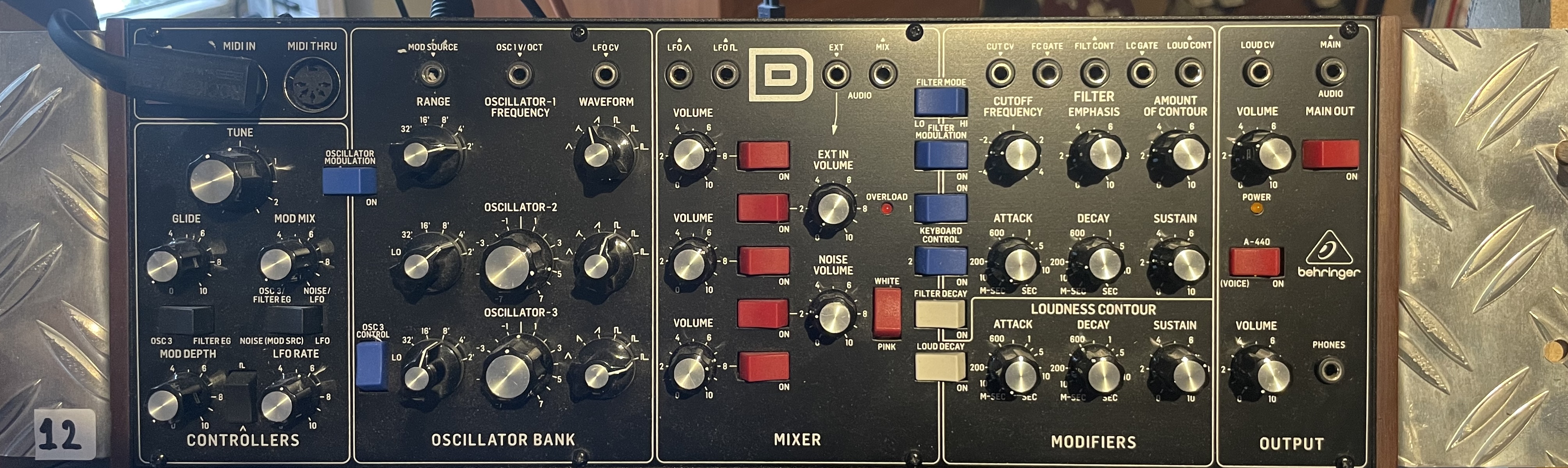 Vends Boog Model D + oreilles de rack DIY
