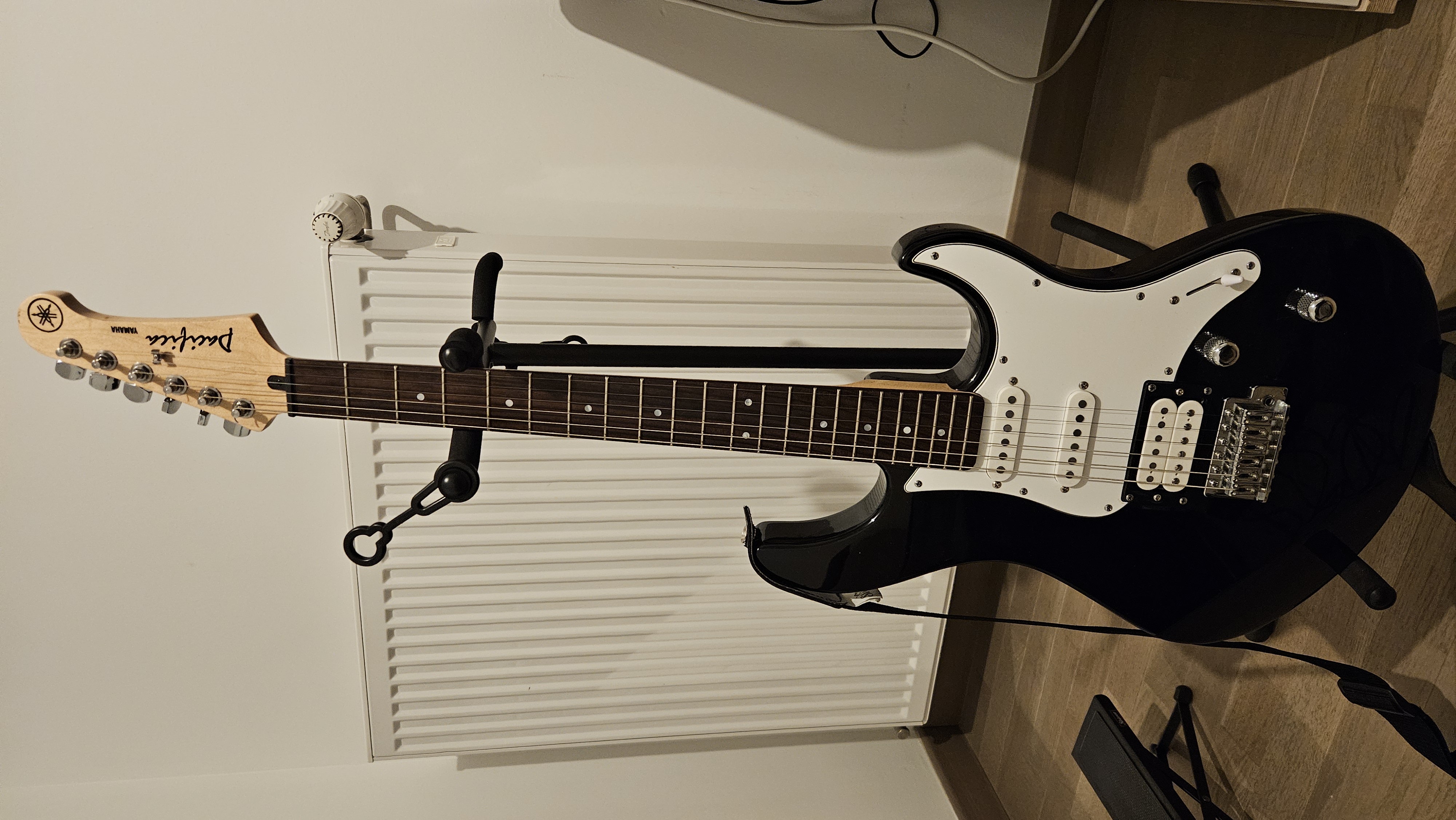 Yamaha Pacifica 112V en très bon état à vendre