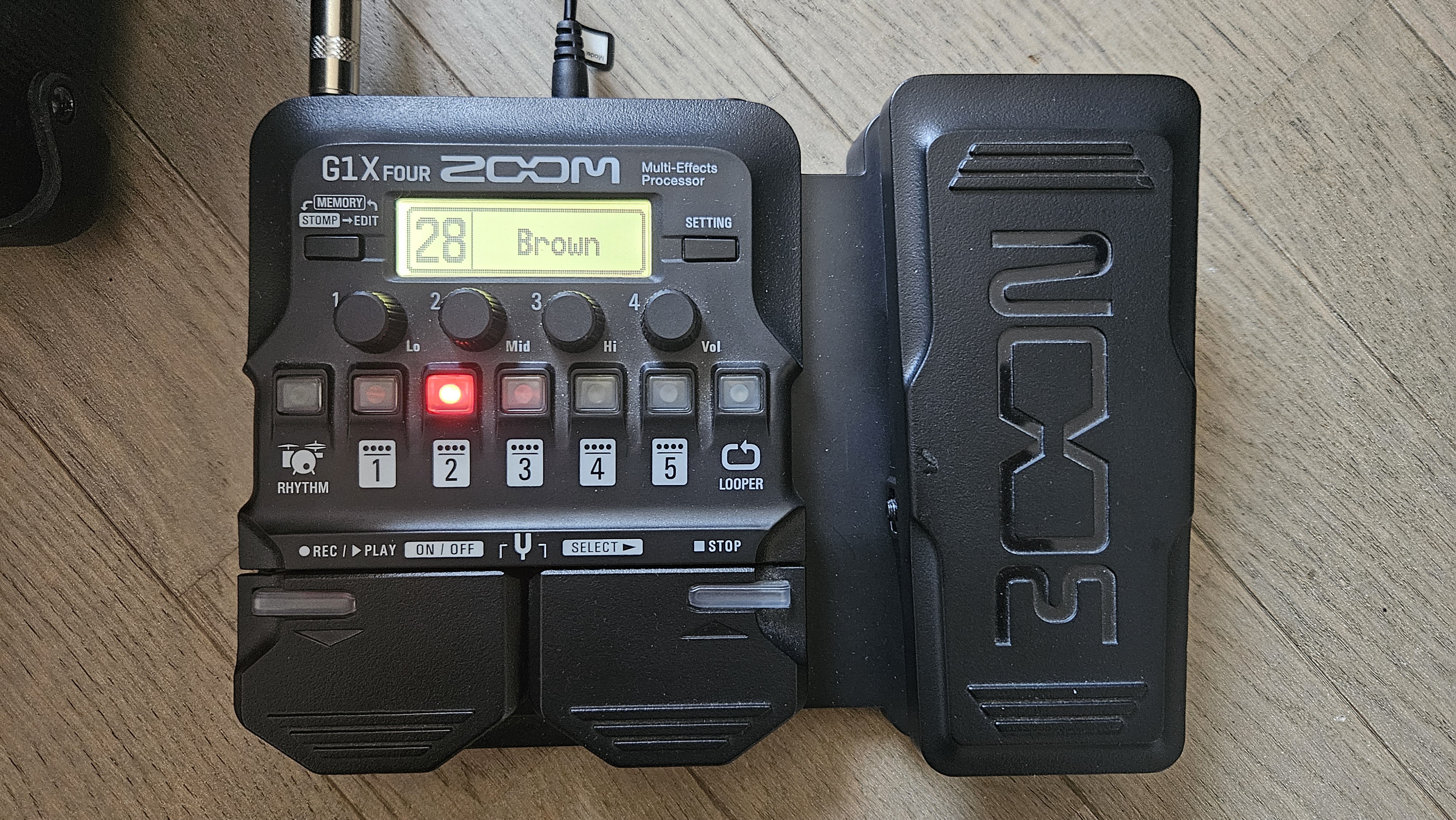 Multi-effets Zoom G1XFour + câble alimentation optionnel à vendre