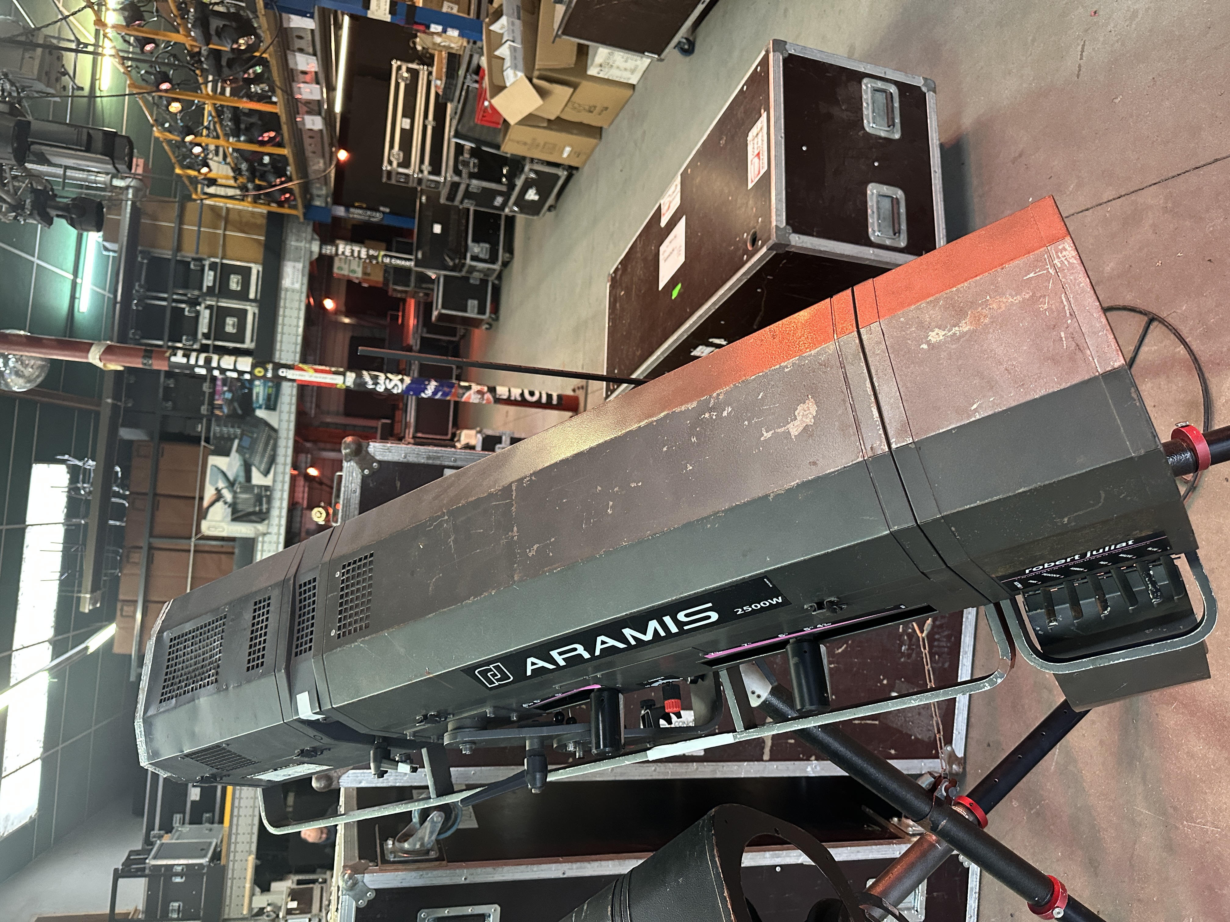 Poursuite Robert Juliat aramis 2500w Hmi