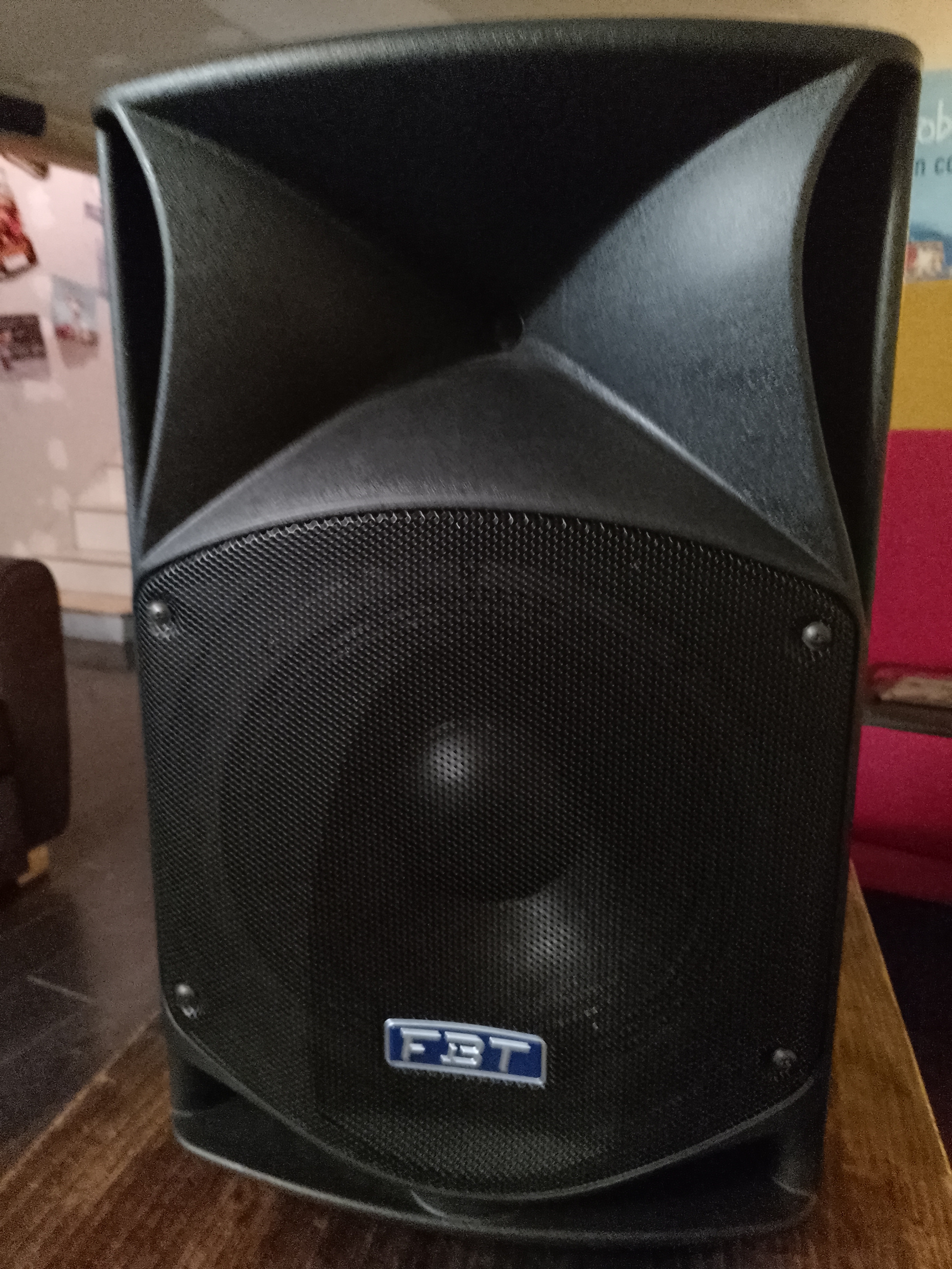 Vends paire d'enceintes FBT promaxx 12a comme neuve 