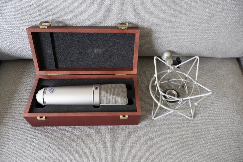 Ensemble studio Neumann U 87 Ai + câble XLR Vovox