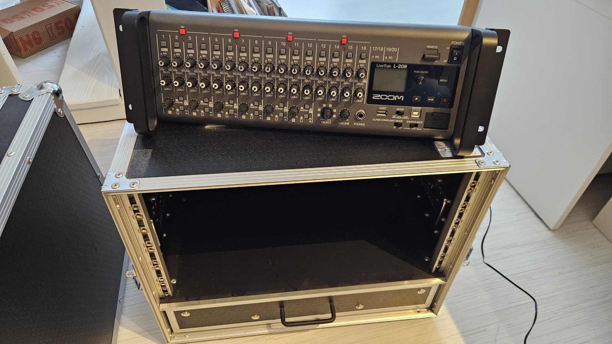 Table de mixage ZOOM Livetrack L-20R