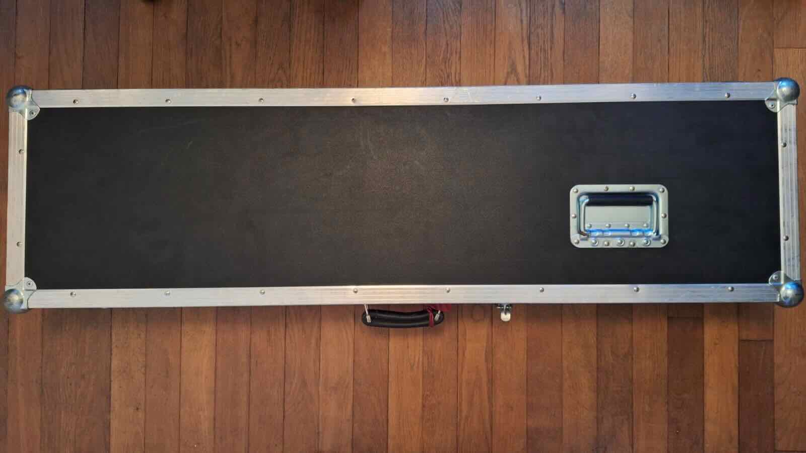 Vends clavier Juno avec son flight case 