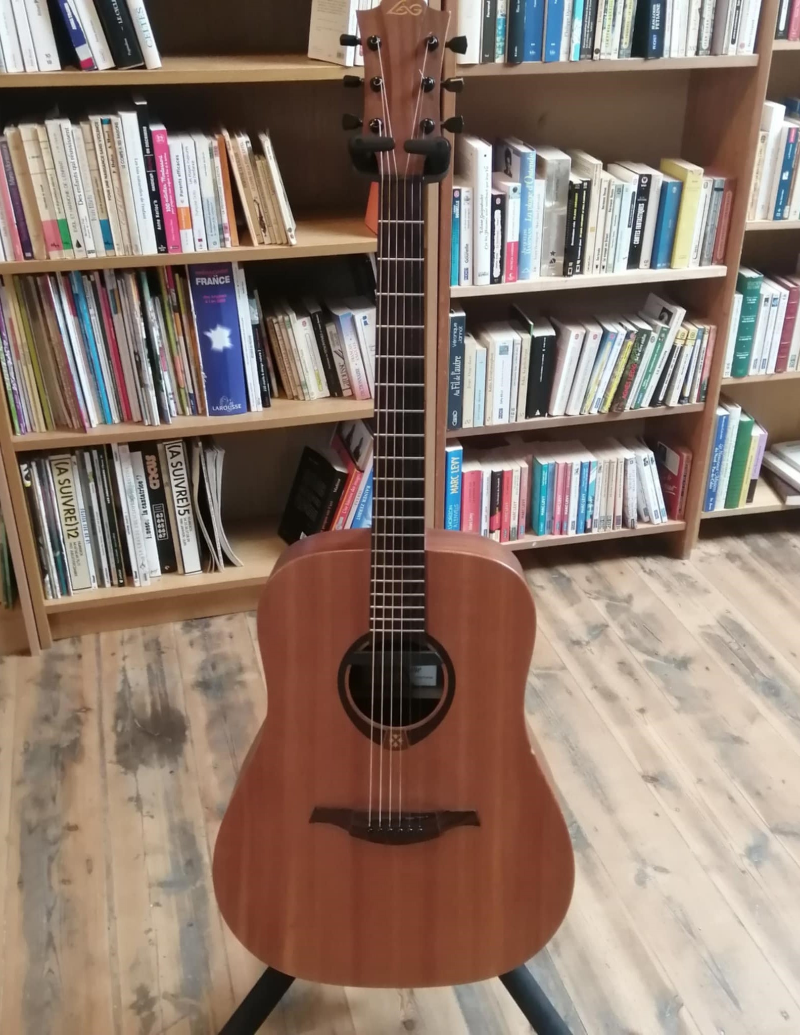 Guitare Lag T70D + Micro Fishman Rare Earth Blend