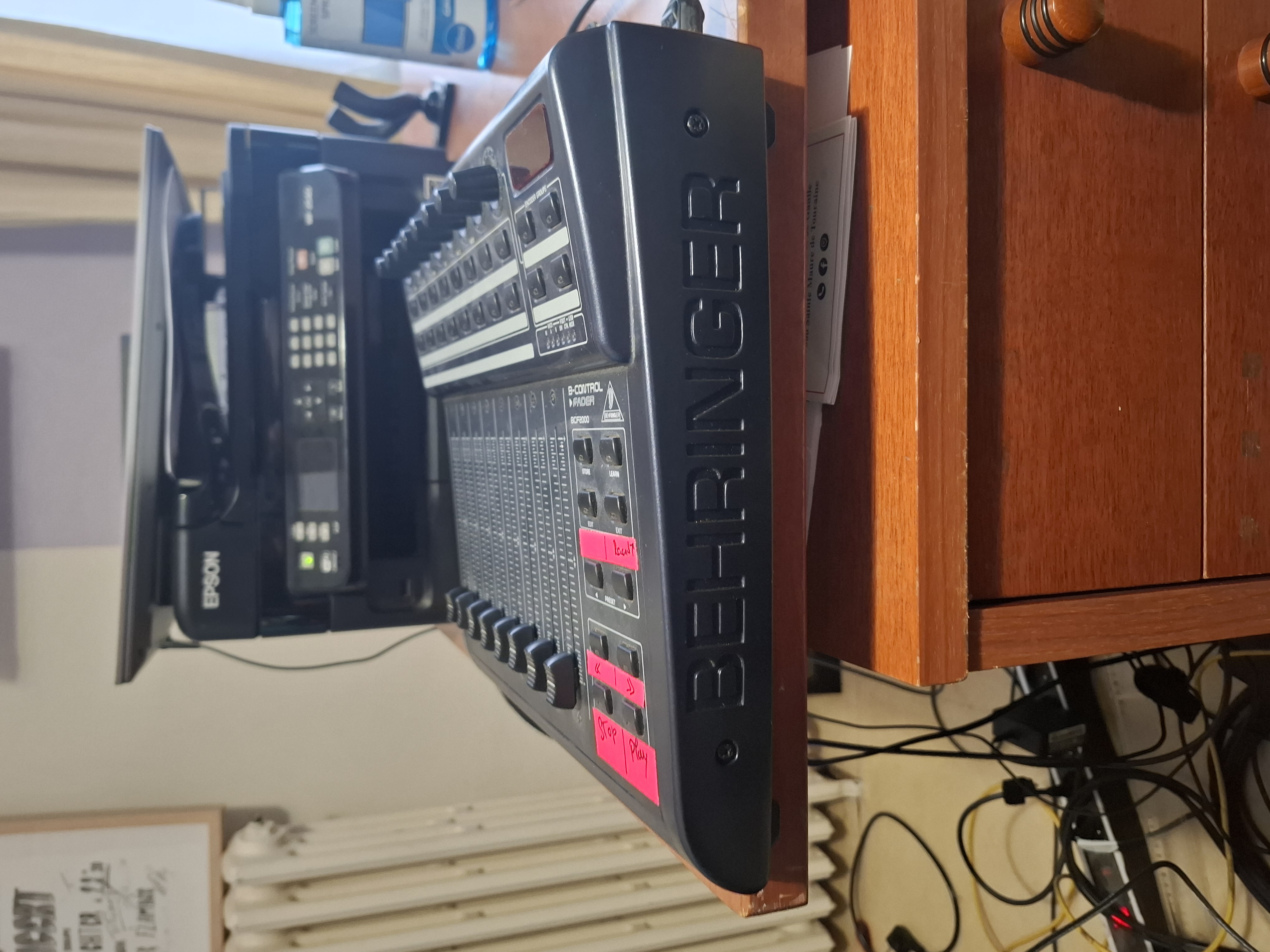 Vend bcf 2000 Behringer