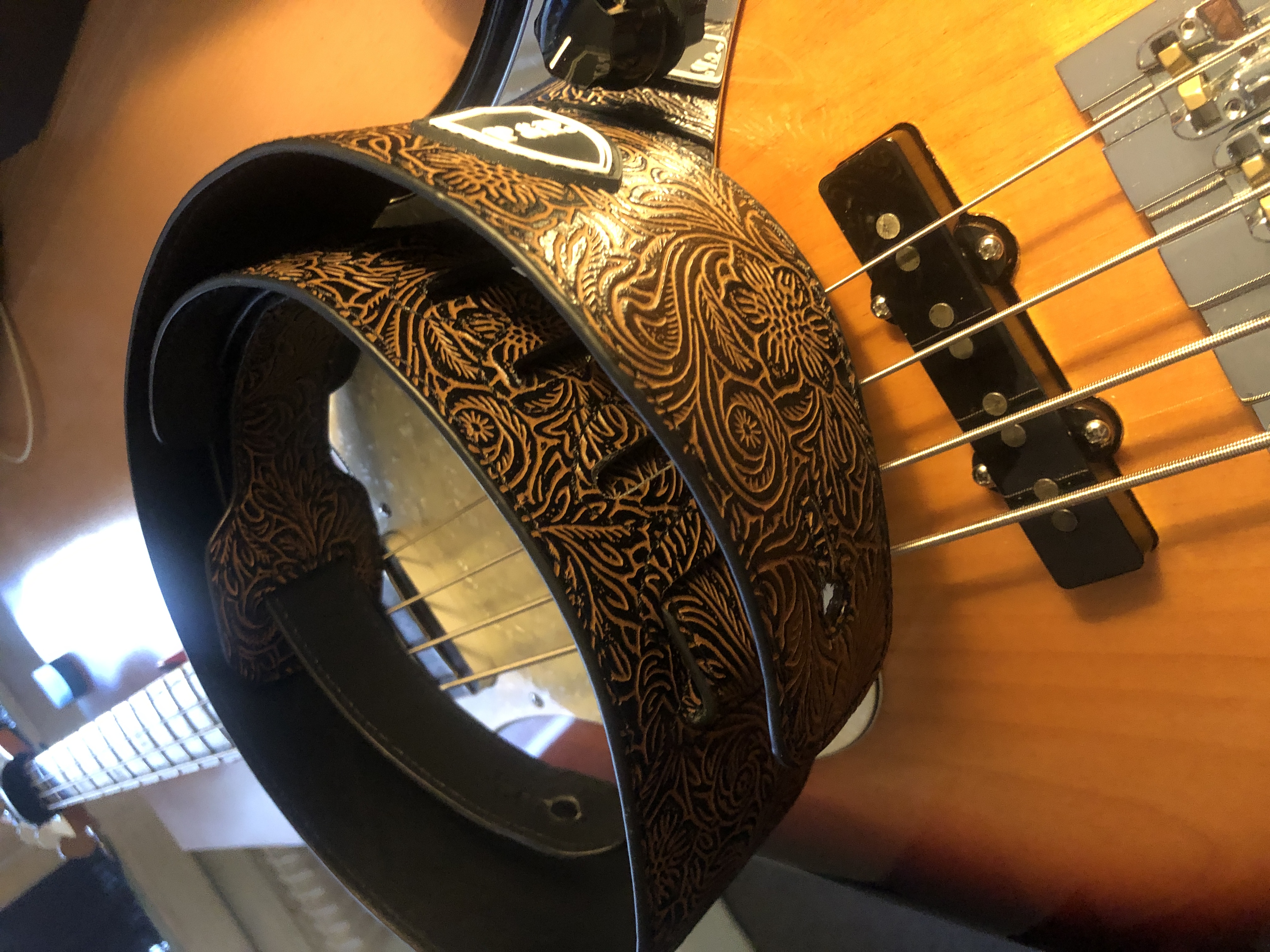 Belle Sangle large pour Guitare ou Basse électrique ou acoustique