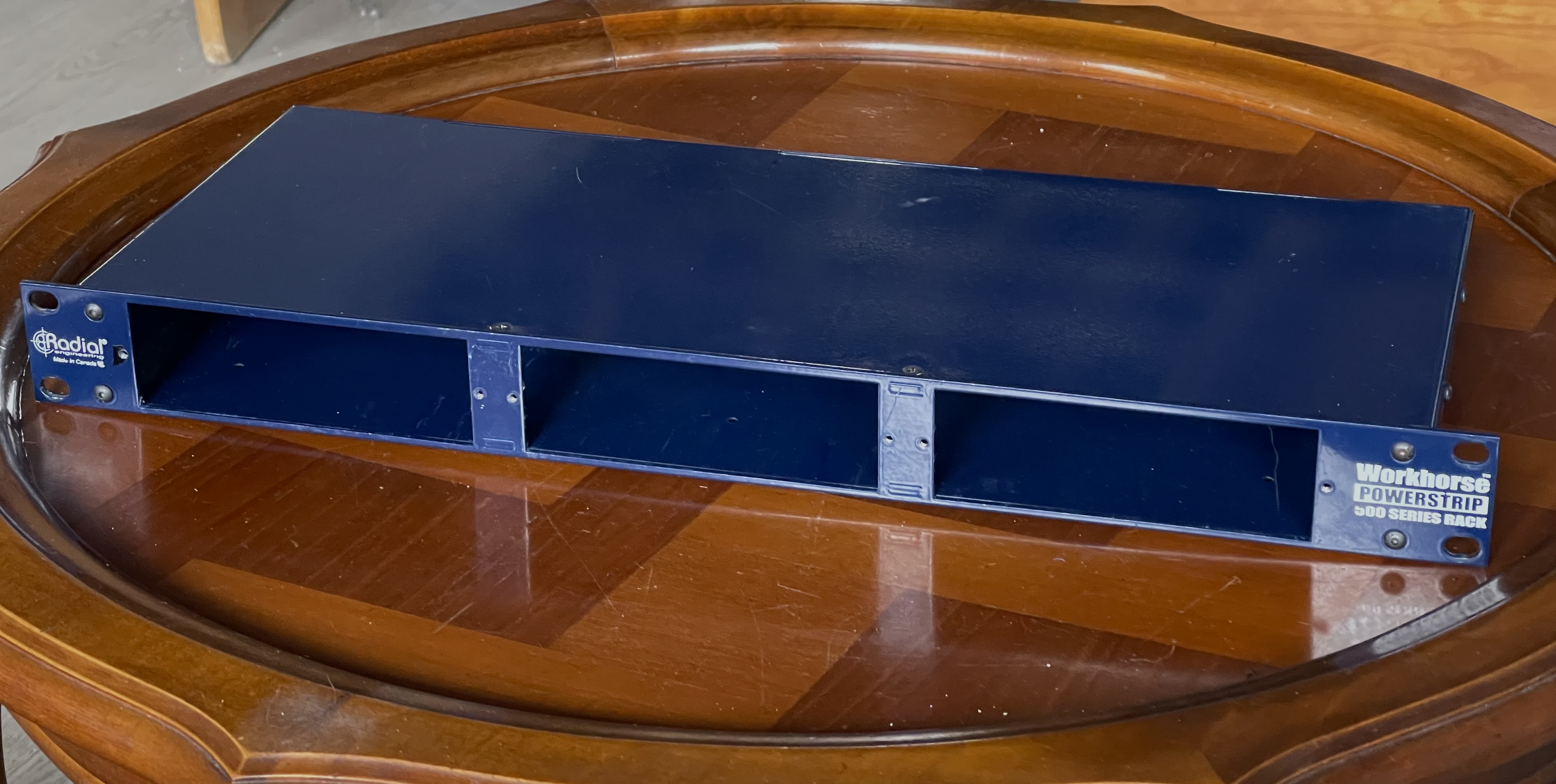 Radial Engineering Workhorse Powerstrip - Rack pour 3 modules série 500