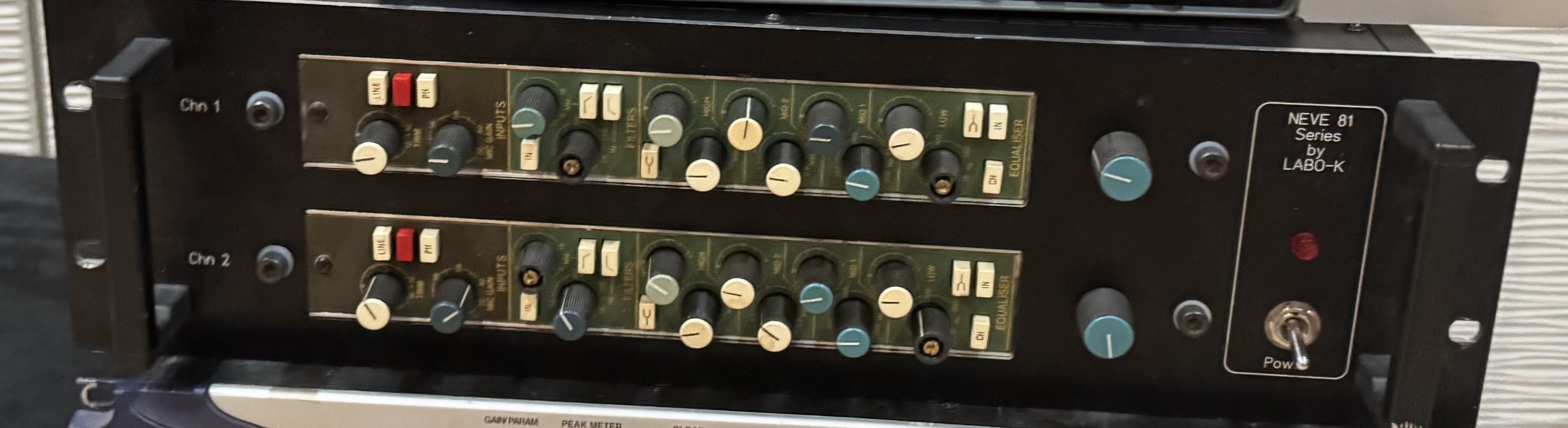 Vends 2 Channel neve 81 série 