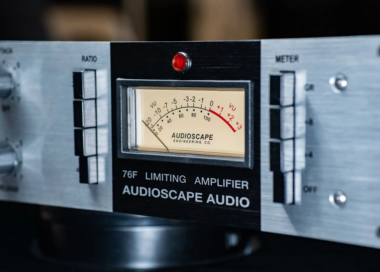 Le meilleur clone de 1176 on da market 