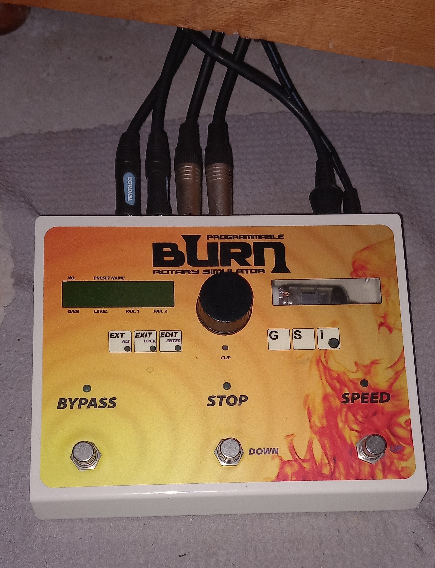 Vends  Gsi Burns .Simulateur Leslie pour Orgue et effets pour guitare.