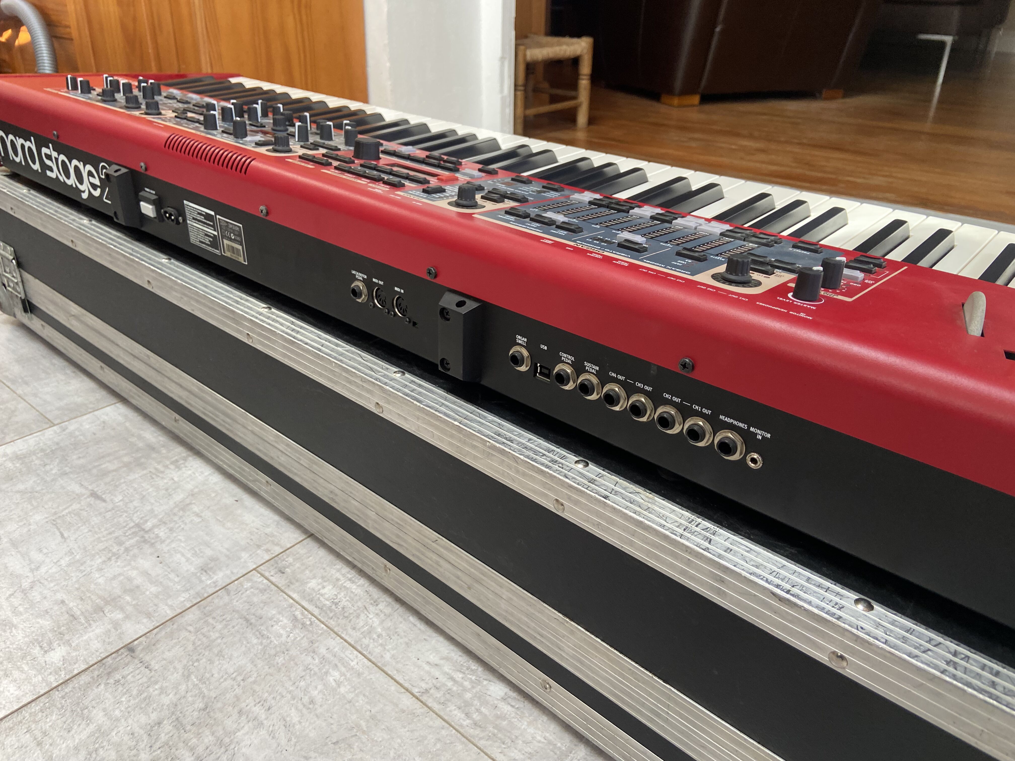 Nord stage 2 avec son flight case