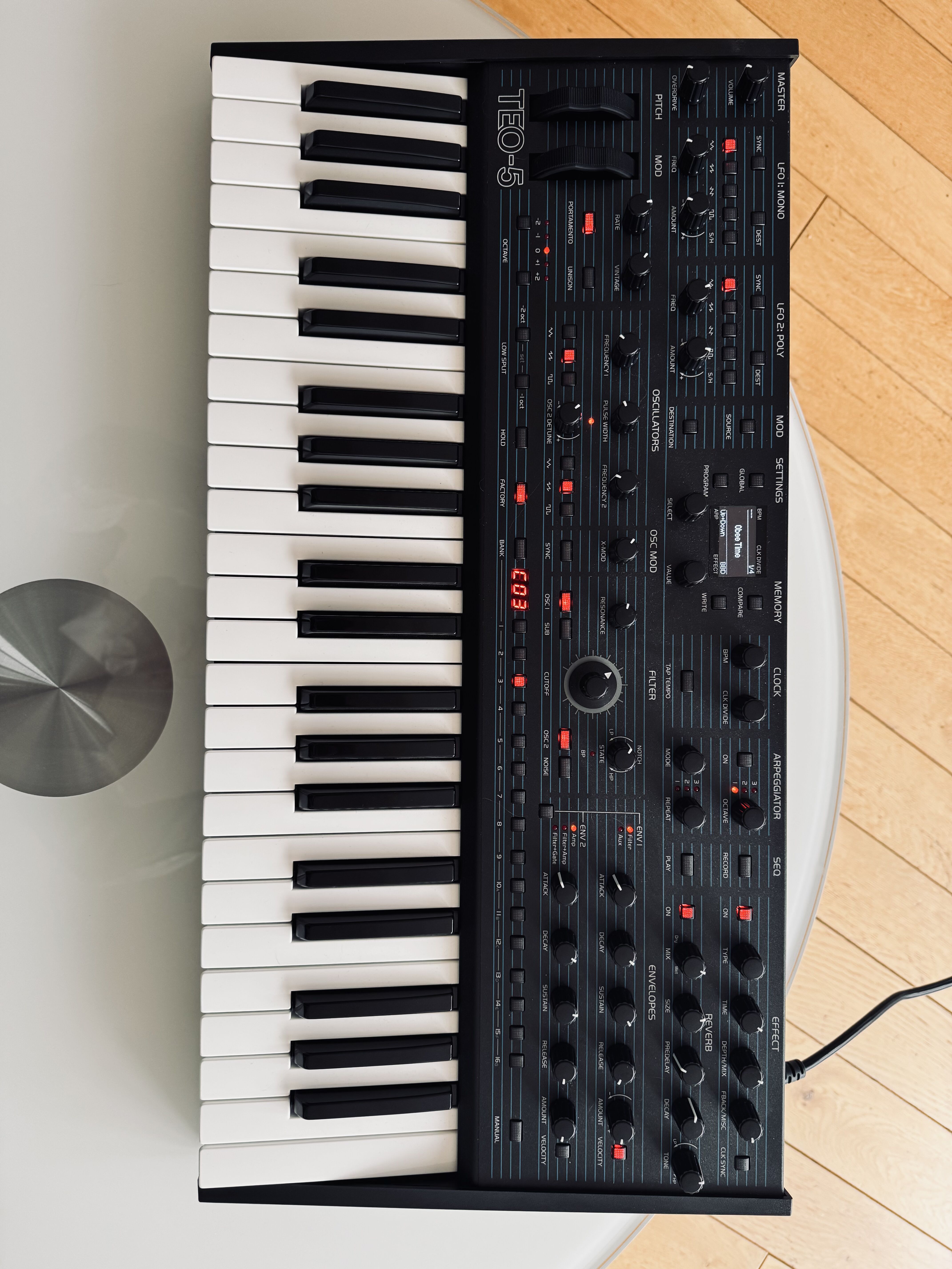 Vends TEO-5 Oberheim neuf