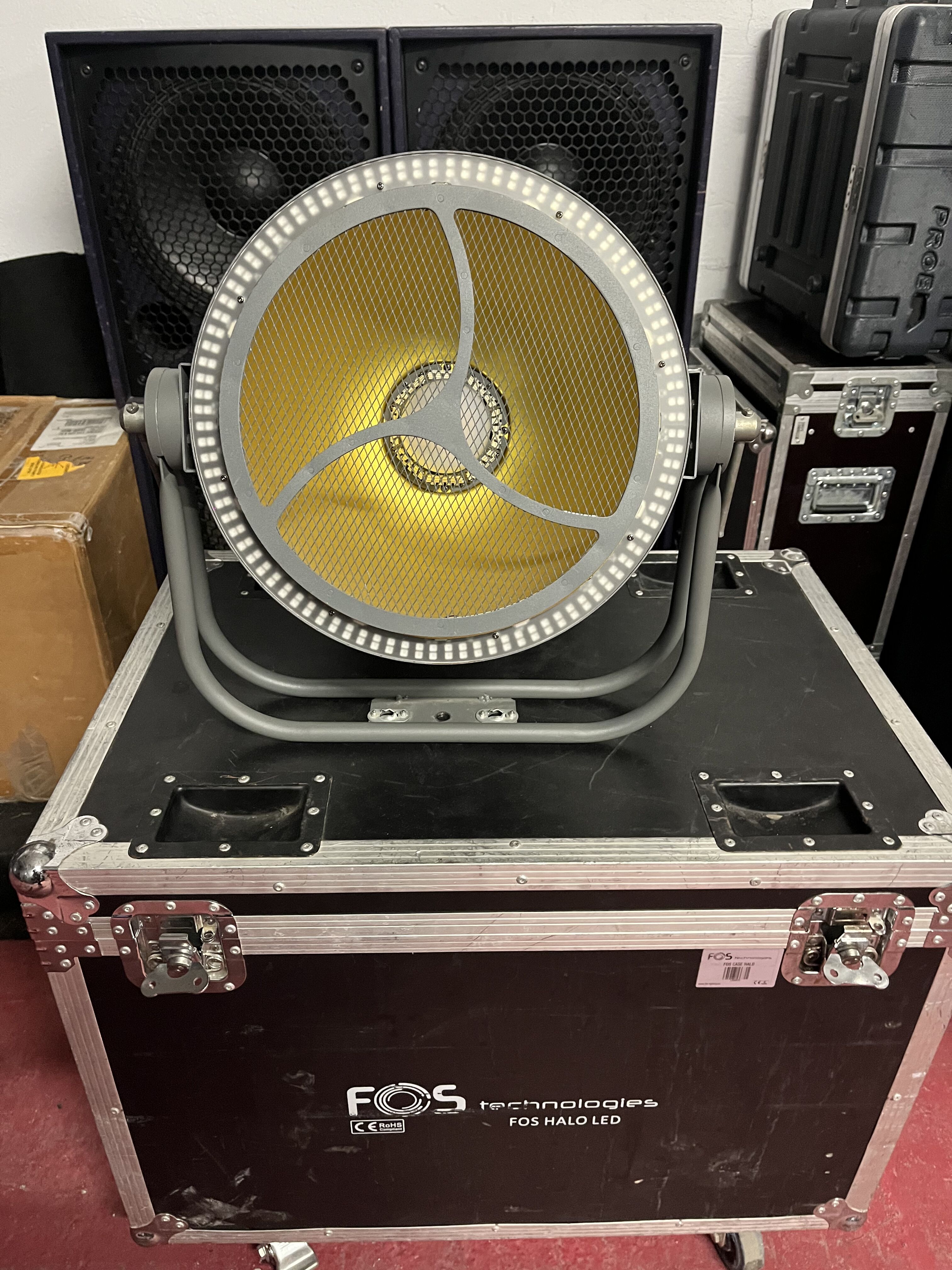 Vends spot retro type Halo X2 avec flight case