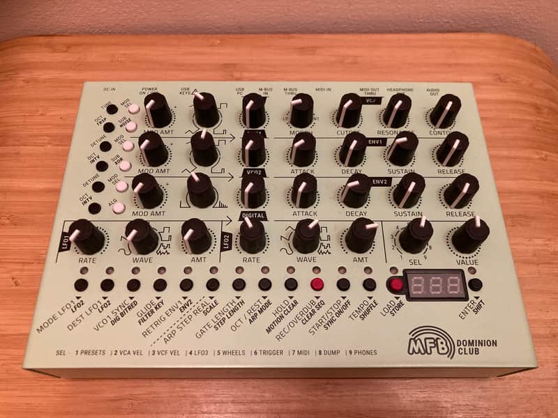 MFB Dominion Club, Synthétiseur analogique, Très bon état général
