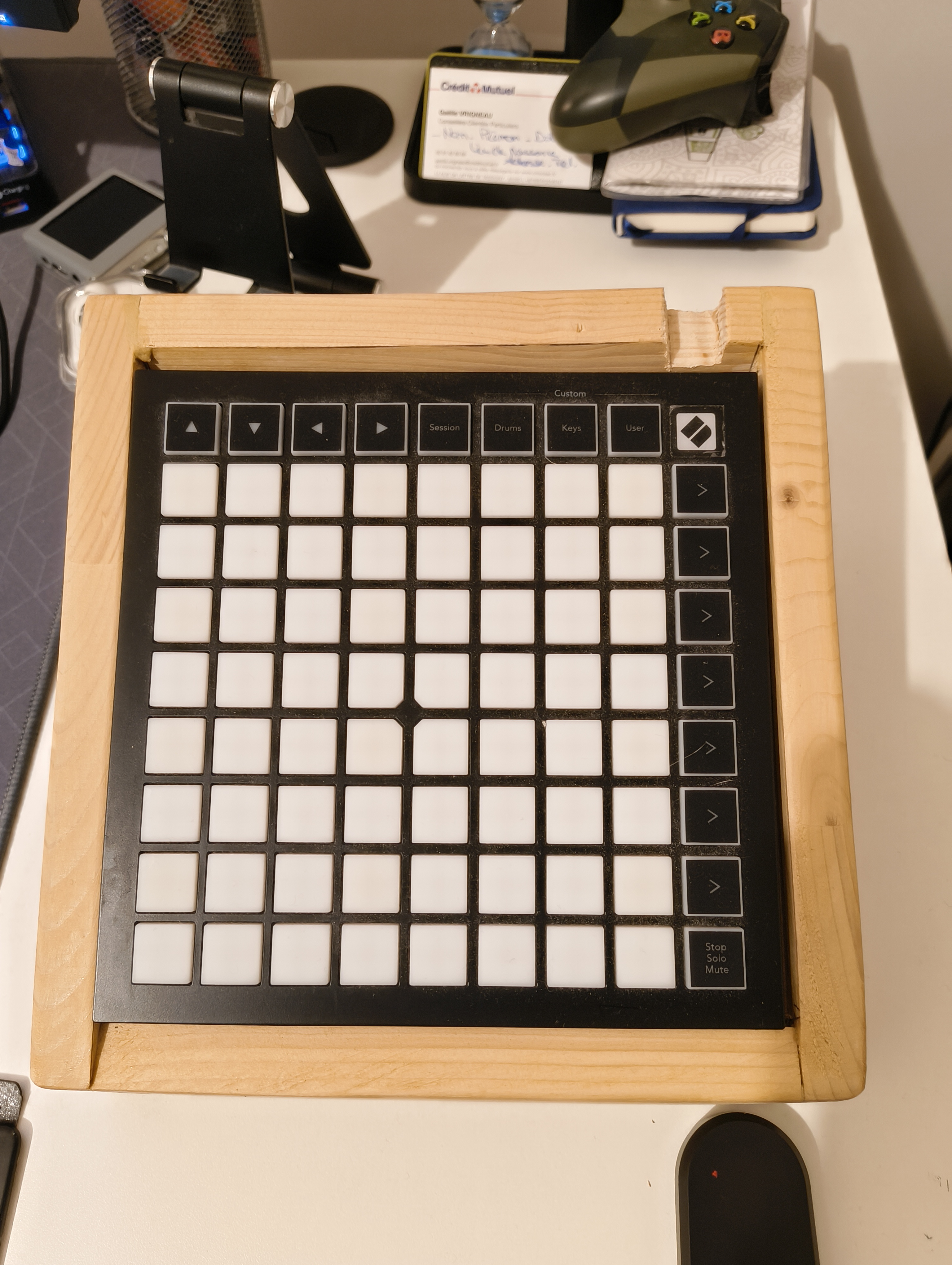 Vends mini Launchpad MK3 avec stand en bois.