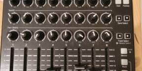 Vend Launch Control XL MK2 avec stand en bois fait sur mesure.