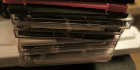 Vds Iomega zip 100 + 9 zips + cables scsi + lecteur cd scsi + disque dur ide