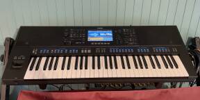 Yamaha PSR SX720