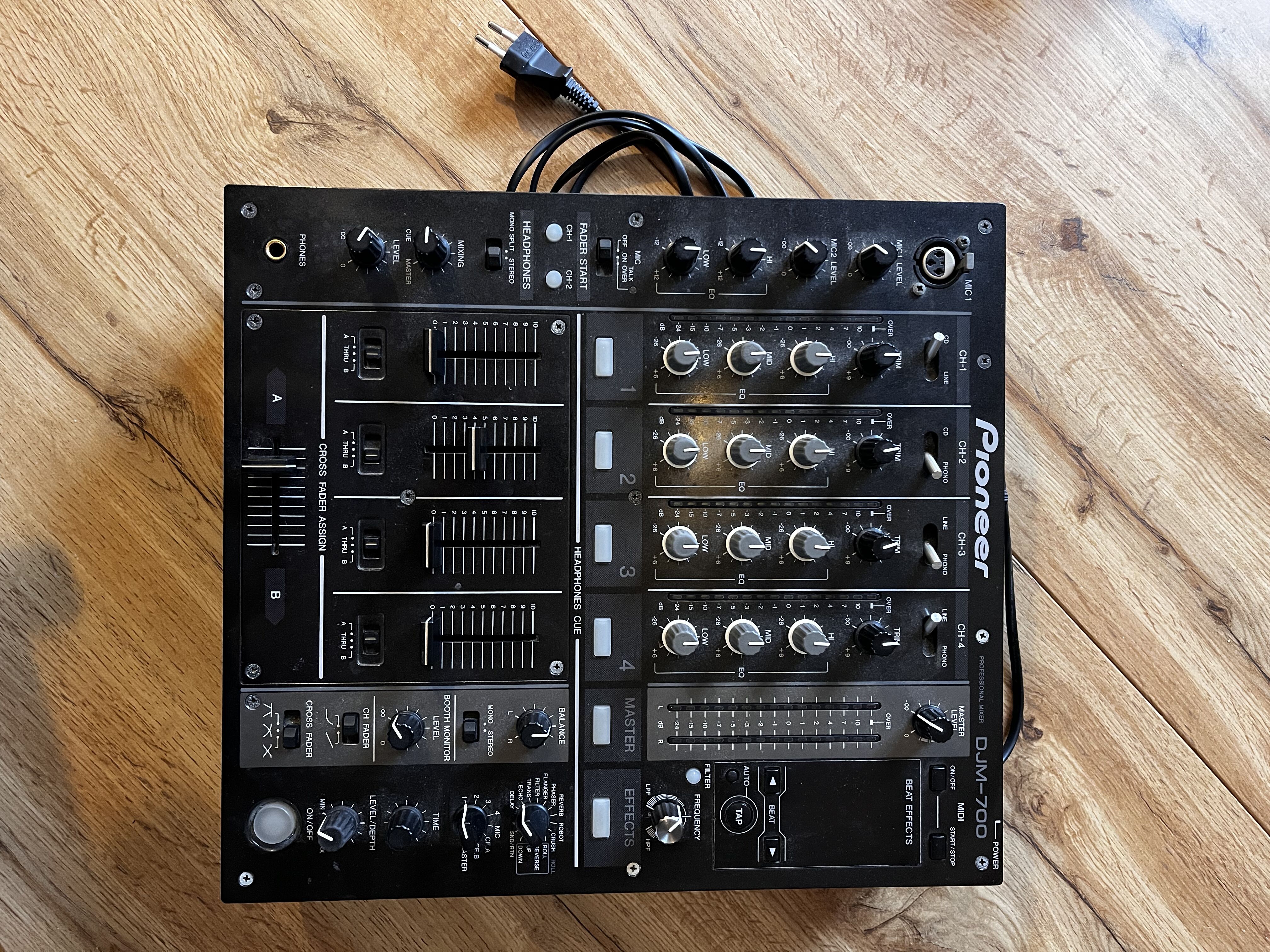 Vends Pioneer DJM 700