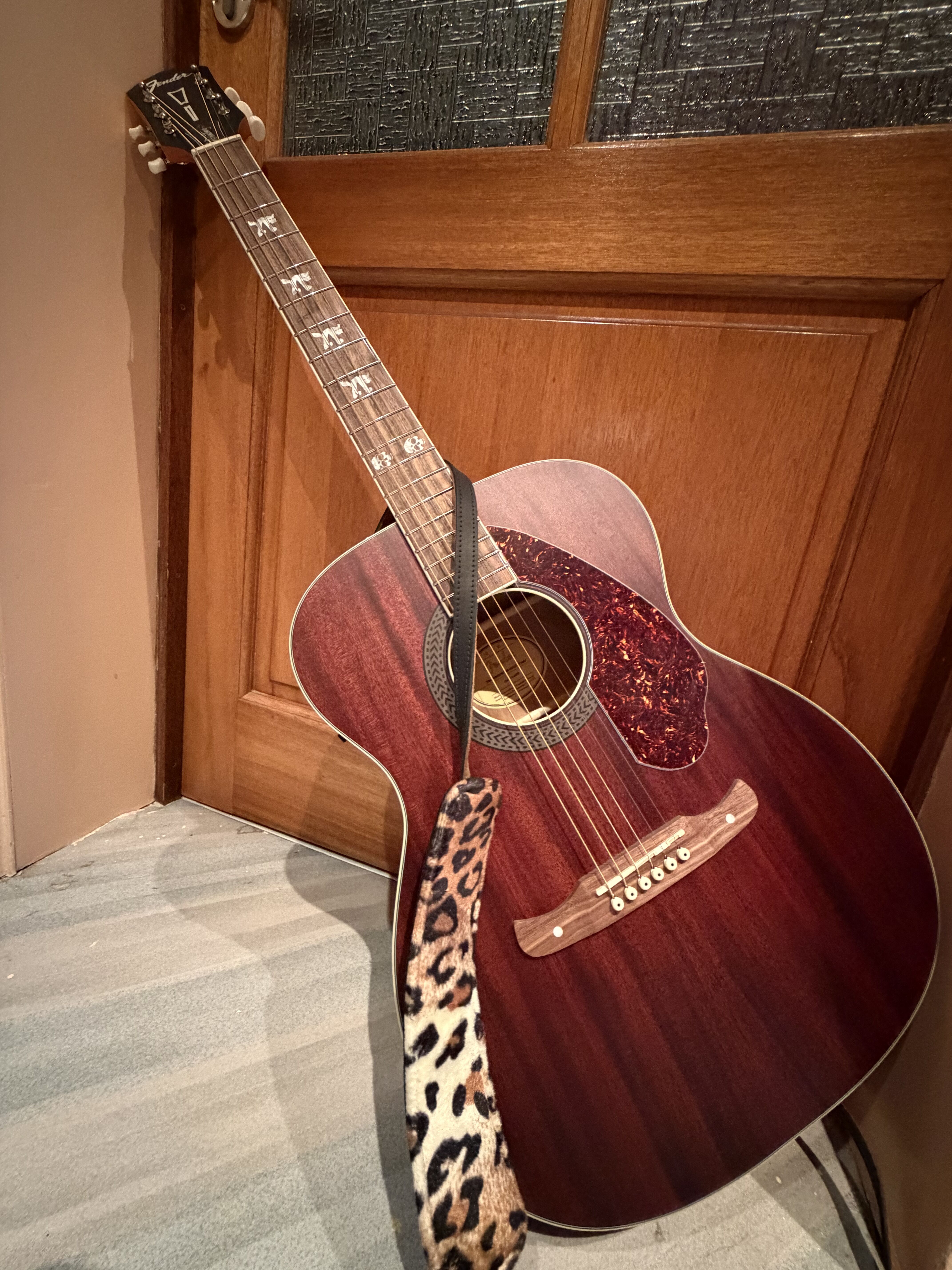 Vends Fender Tim Armstrong Hellcat (+Joe Strummer Vintage saddle strap)